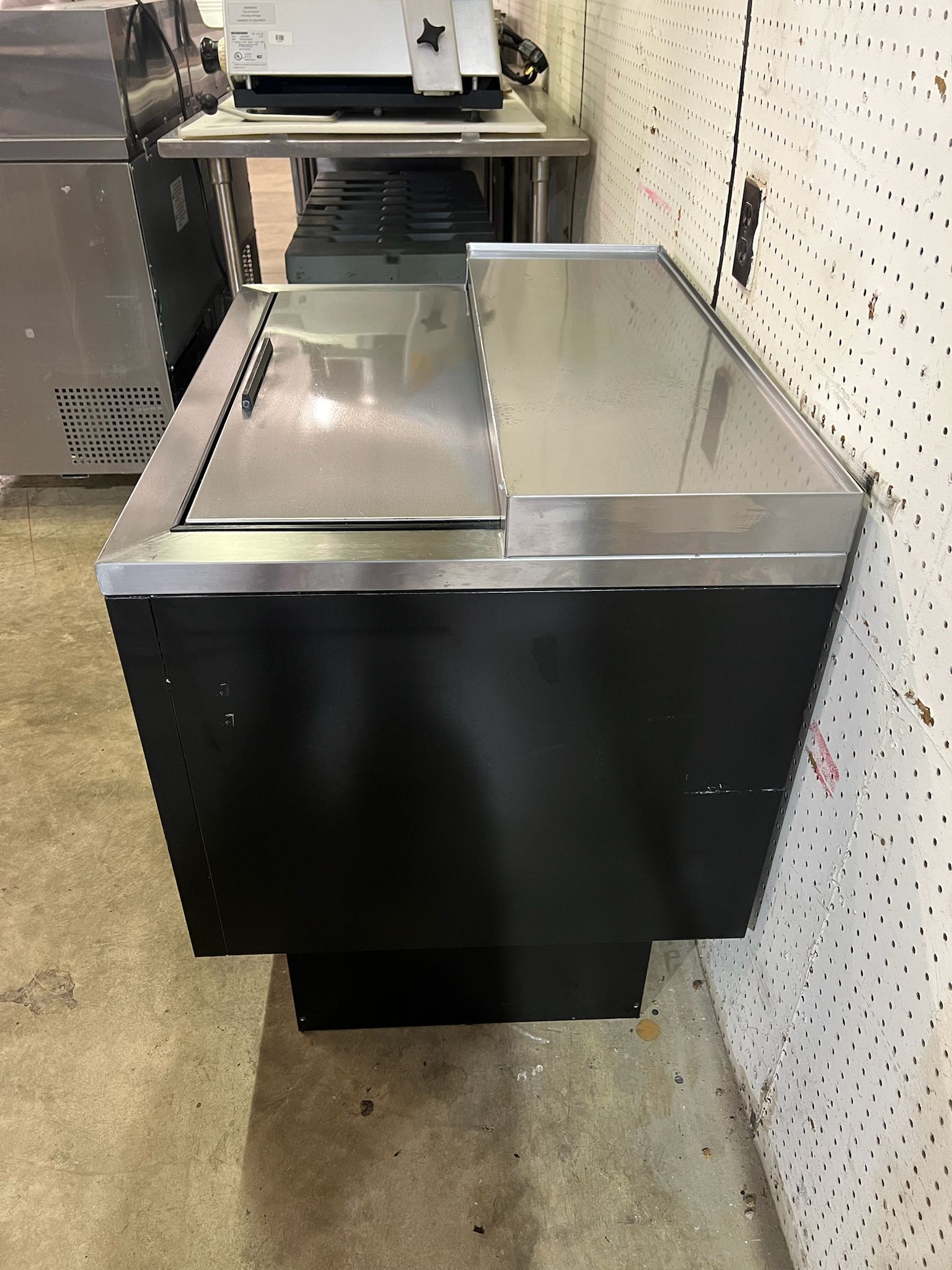 Used Beverage-Air SF34HC-B 34" Black Shallow Well Bottle Cooler 115V - WO1