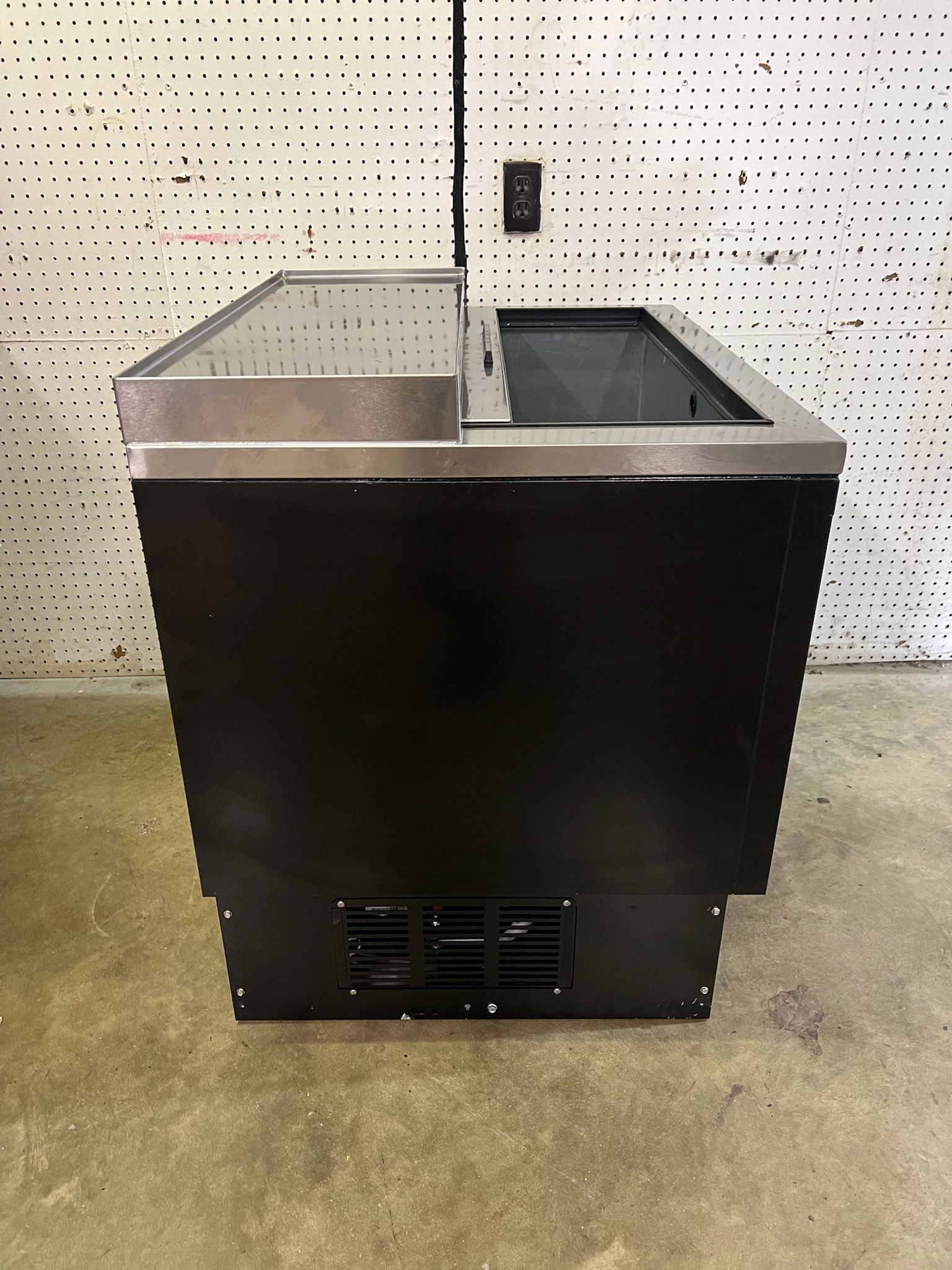 Used Beverage-Air SF34HC-B 34" Black Shallow Well Bottle Cooler 115V - WO1