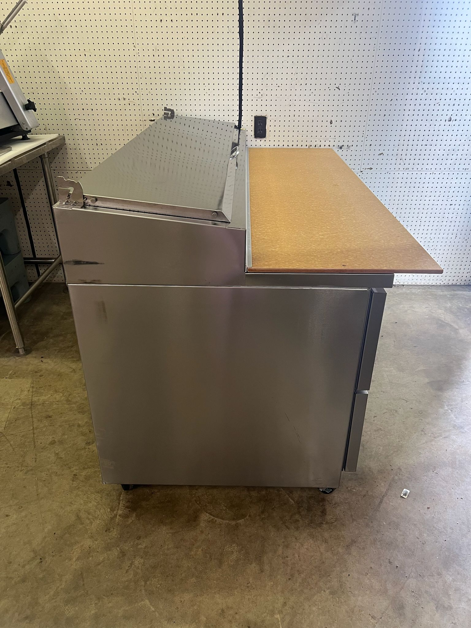 Used 67" Beverage-Air DPD67HC-4 Refrigerated 4 Drawer Pizza Prep Table 115V - WO1