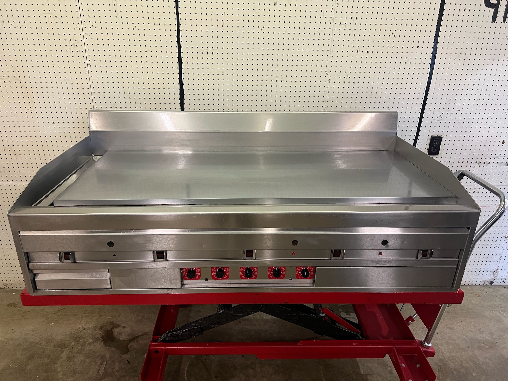 Used 60" MagiKitch'n MKG-60-STL NG Griddle with Solid State Controls - 150,000 BTU - FG