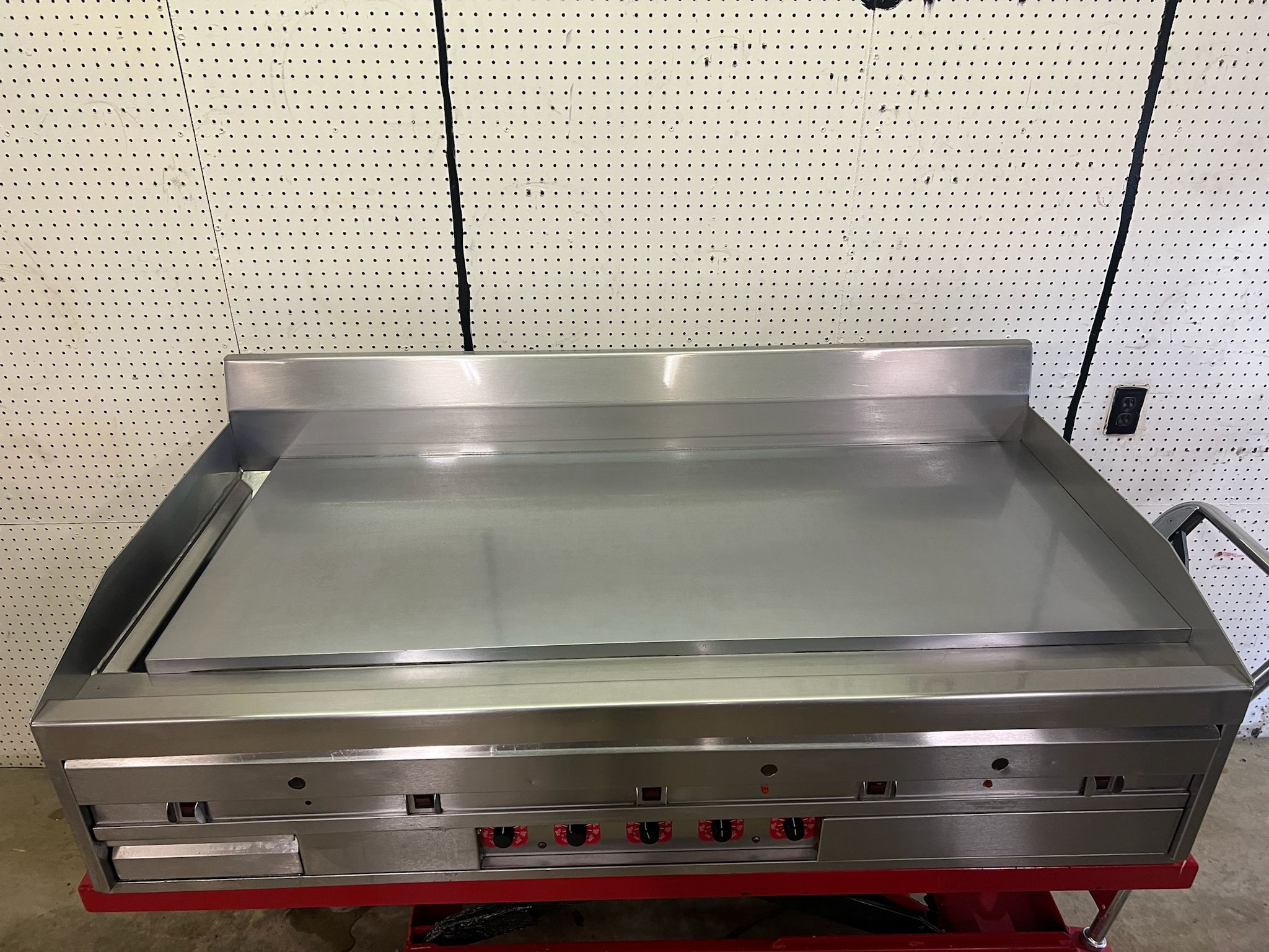 Used 60" MagiKitch'n MKG-60-STL NG Griddle with Solid State Controls - 150,000 BTU - FG