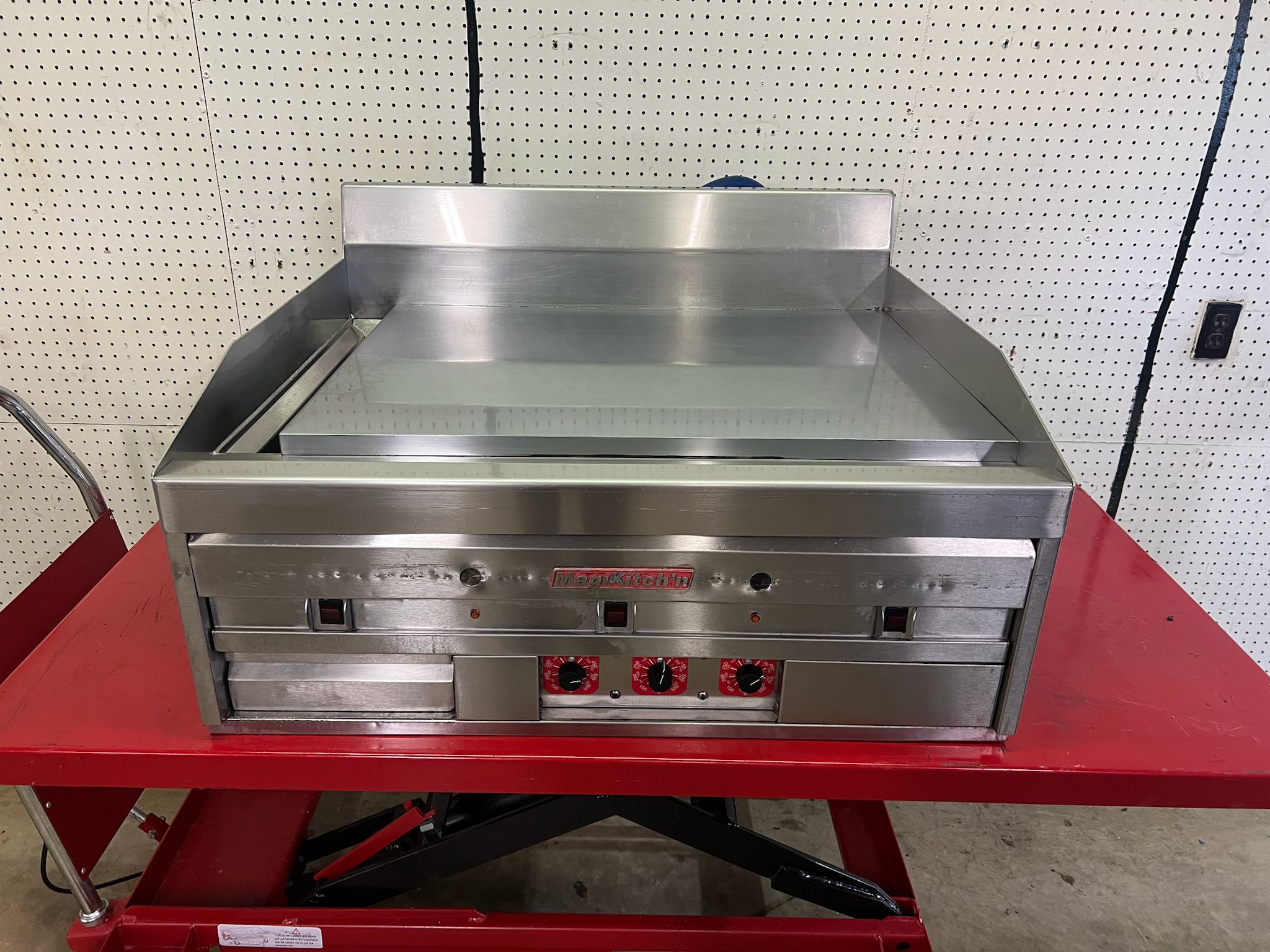 Used 36" MagiKitch'n MKG-36-STL NG Griddle with Thermostatic Controls - 90,000 BTU - FG