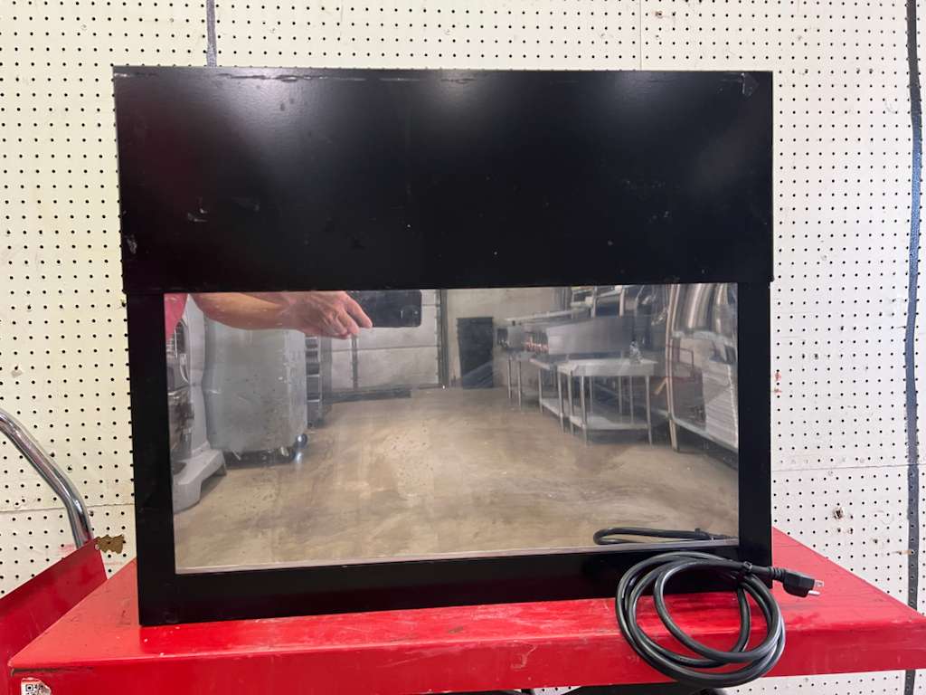 Used Wisco 123 Heated Countertop Display Case Merchandiser - 120V 480W