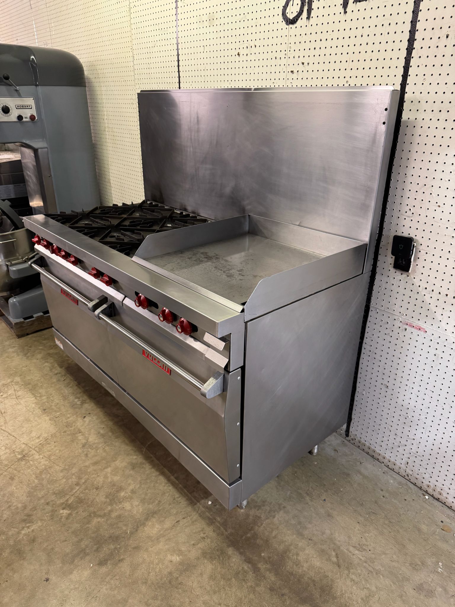Used Vulcan 60-FTL 6 Burner NG Range with 24" Griddle and 2 Ovens