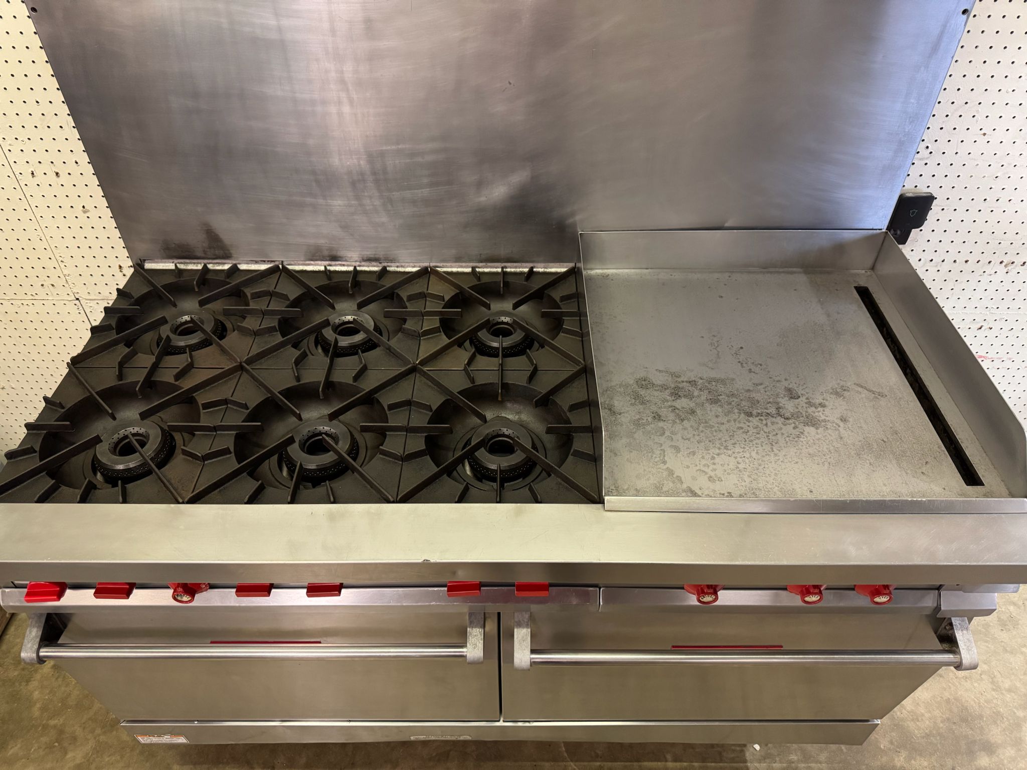 Used Vulcan 60-FTL 6 Burner NG Range with 24" Griddle and 2 Ovens