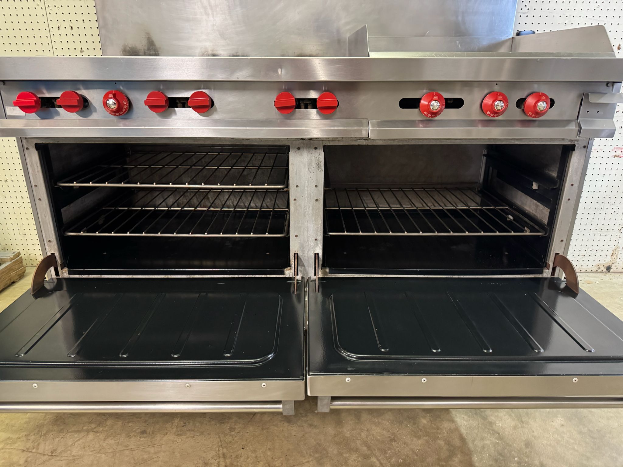 Used Vulcan 60-FTL 6 Burner NG Range with 24" Griddle and 2 Ovens