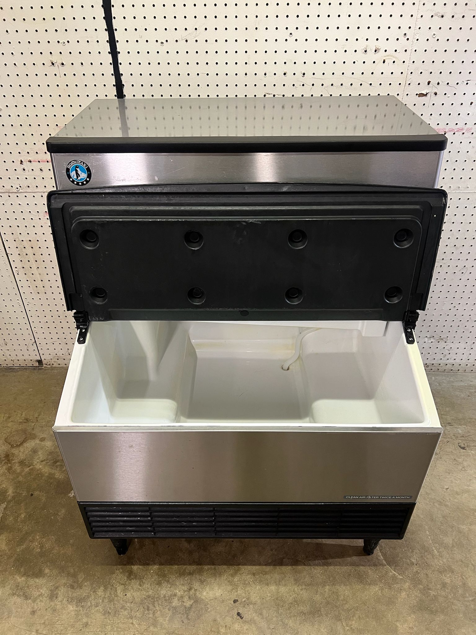 Used 30" Hoshizaki KM-301BAJ Air Cooled Undercounter Crescent Cube Ice Machine