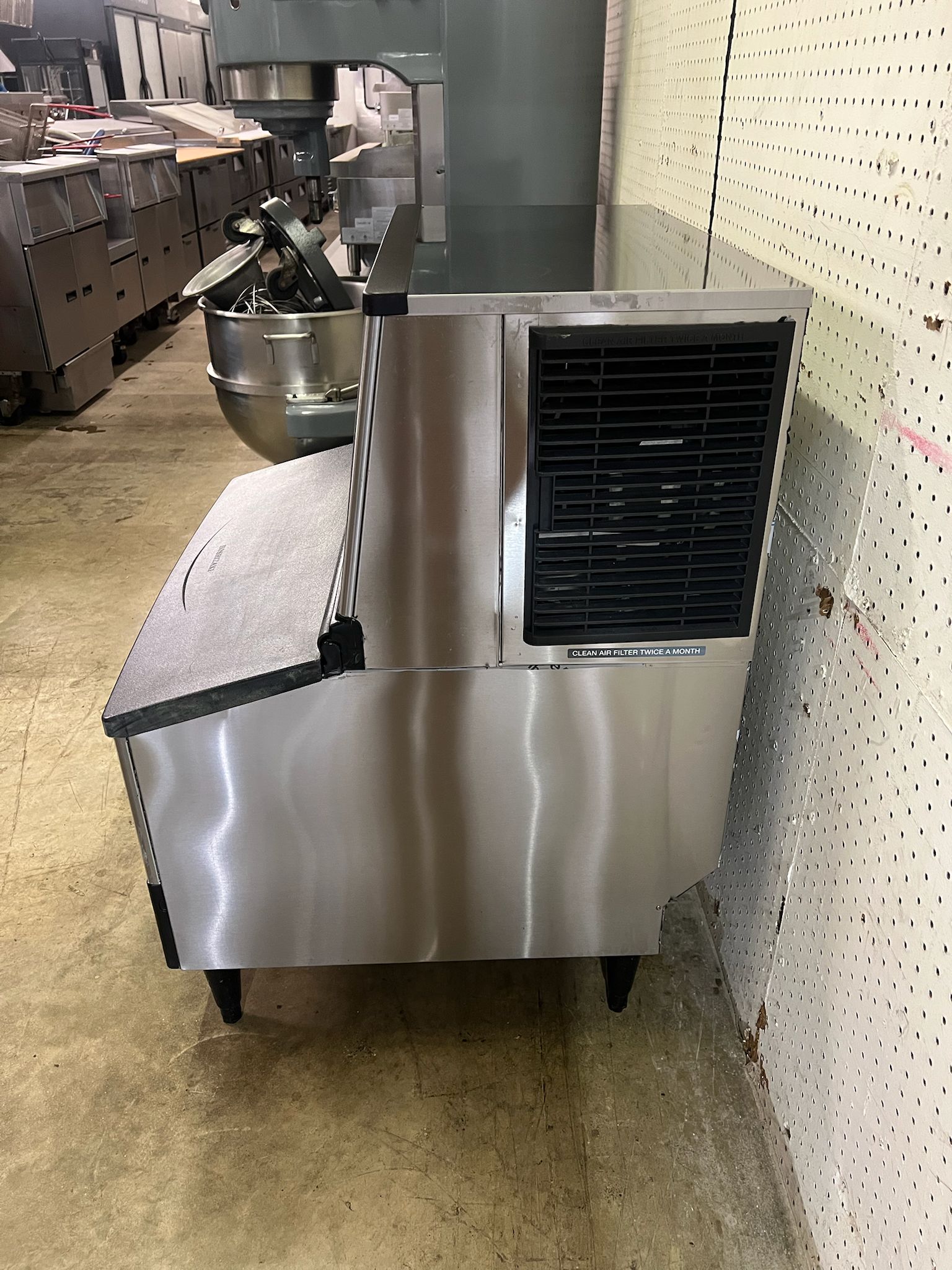 Used 30" Hoshizaki KM-301BAJ Air Cooled Undercounter Crescent Cube Ice Machine