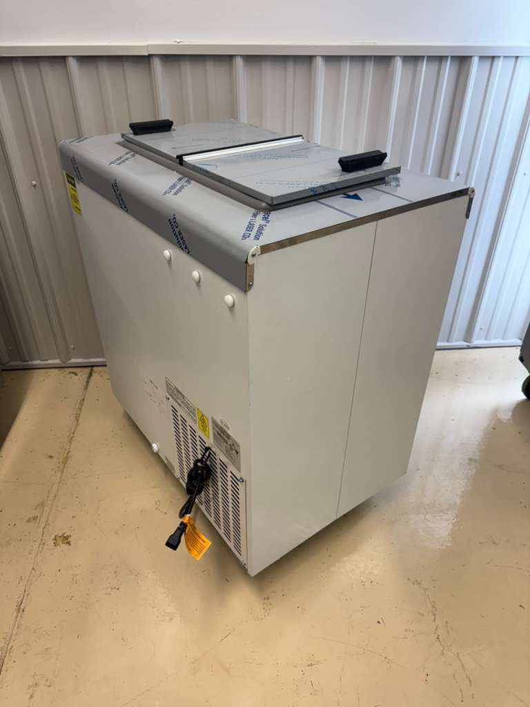 New Excellence HFF-2HC 32" Flip Lid Ice Cream Freezer Dipping Cabinet 120V