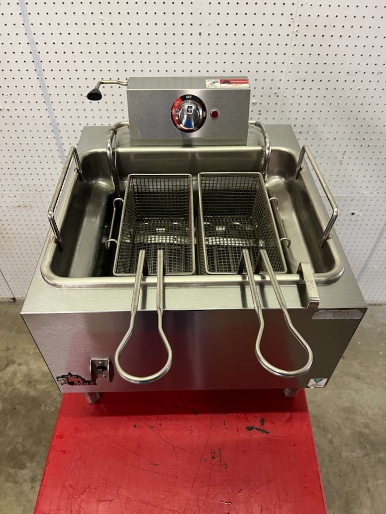 Used Star  301HLF Electric Countertop Fryer 15lb Oil Capacity – 208/240V 1PH
