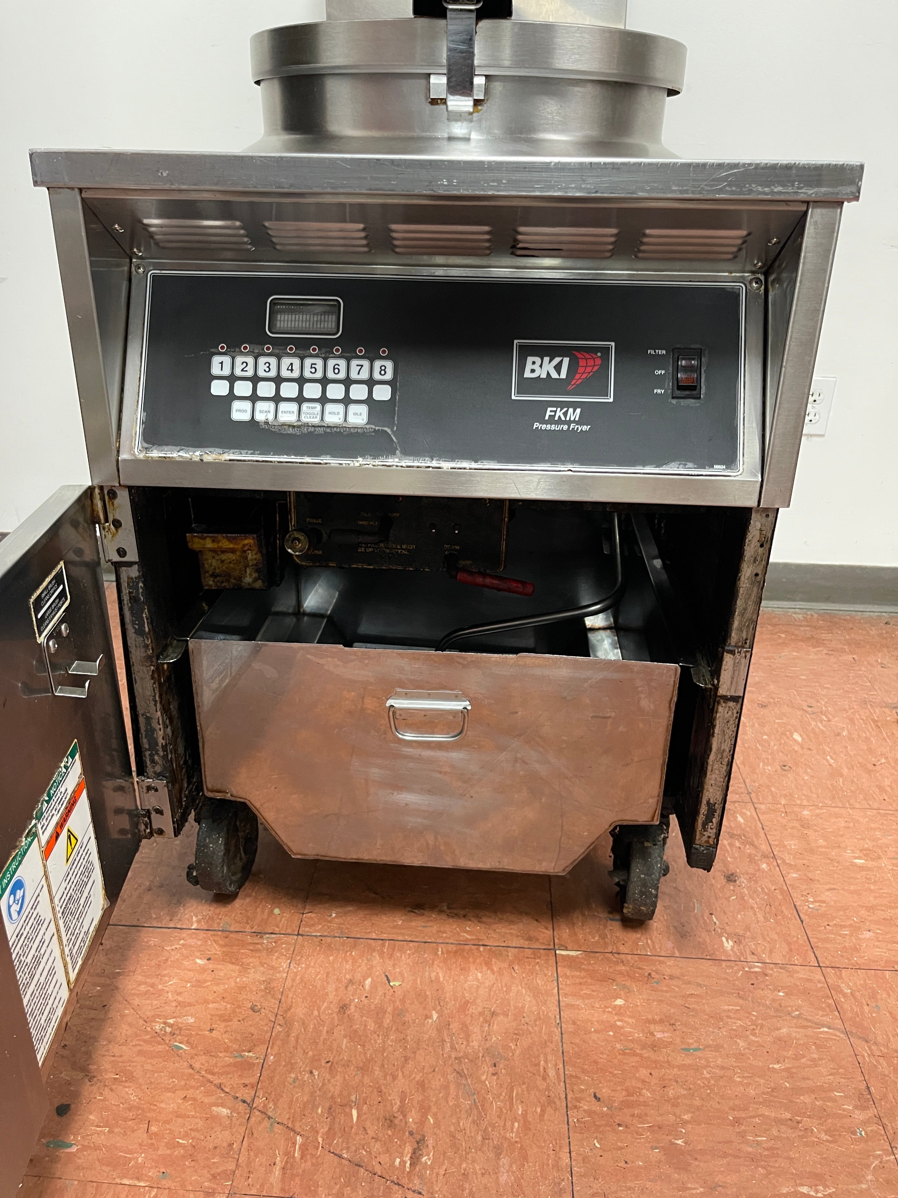 Used BKI FKM-FC Electric Extra Large Volume Pressure Fryer Broaster 75lb 208V 3Ph