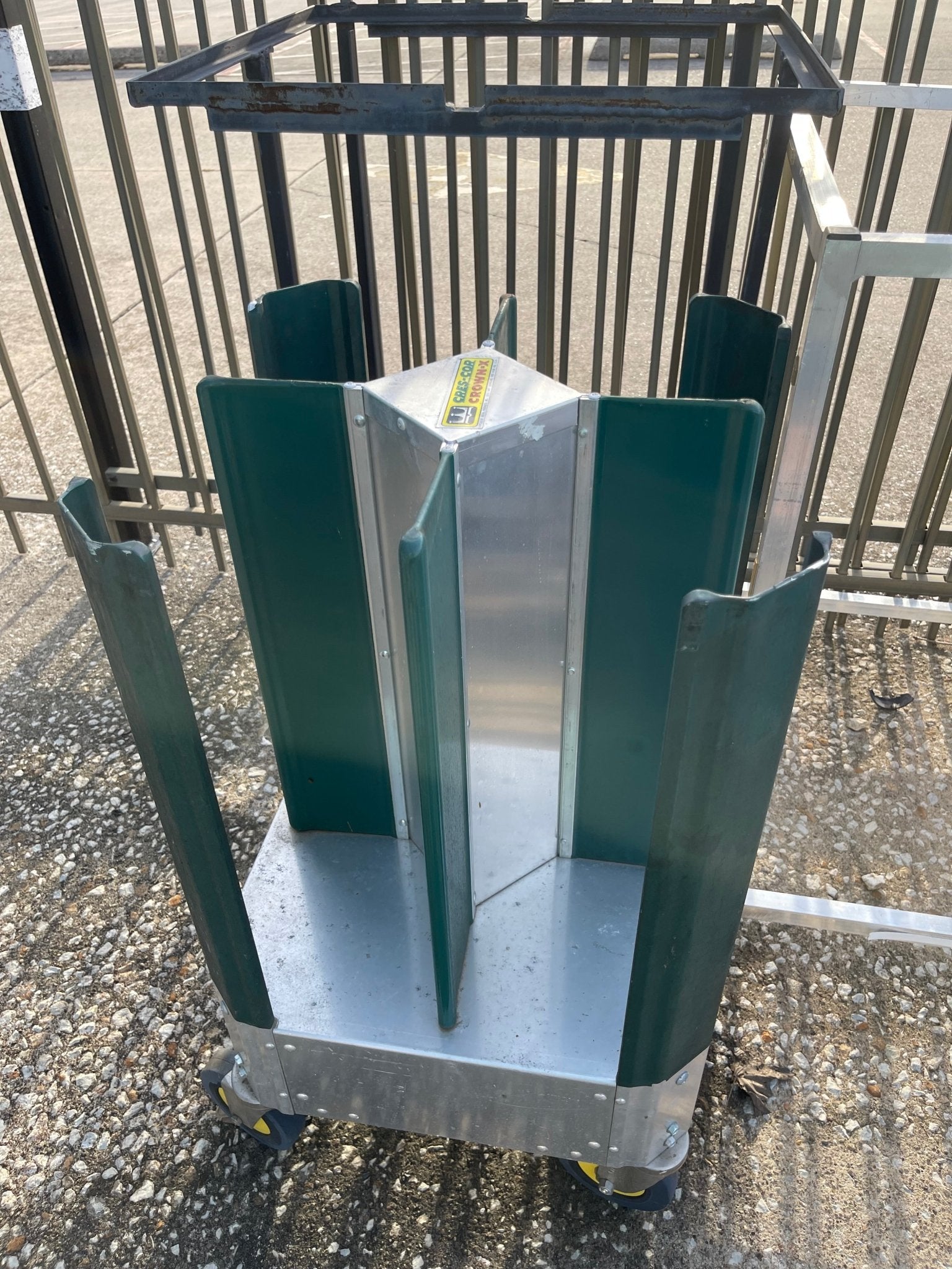 Used Cres Cor 5017240 Dish Plate Dolly Poker Chip Style 7" - 9" Plates 240 Plates - SS252 - Falcon Restaurant Supply - 1