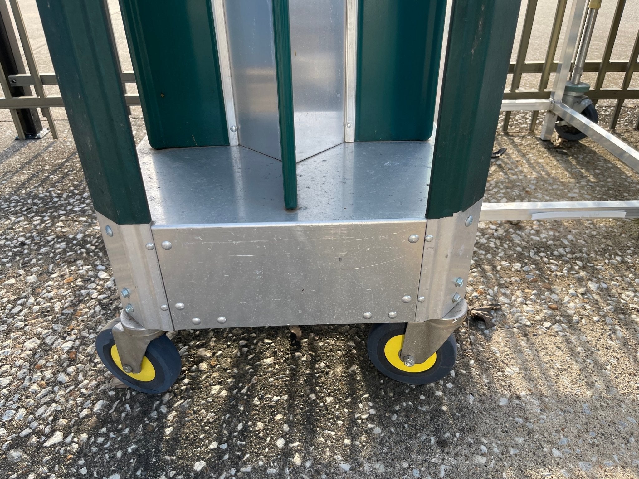 Used Cres Cor 5017240 Dish Plate Dolly Poker Chip Style 7" - 9" Plates 240 Plates - SS252 - Falcon Restaurant Supply - 2