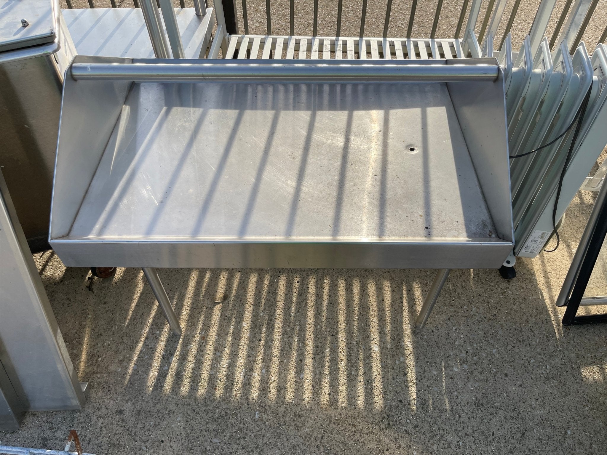 Used 32" Stainless Steel Dish table Sorting Table - SS256 - Falcon Restaurant Supply - 1