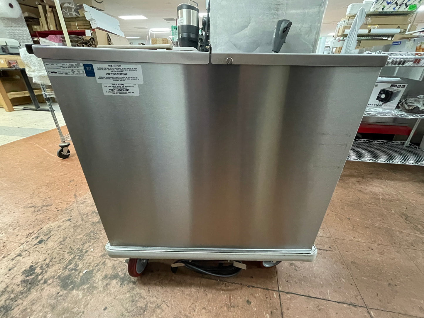 Used Carter-Hoffmann CD252-34 Enclosed Heated Dish Cart - 252 11" Plate Capacity