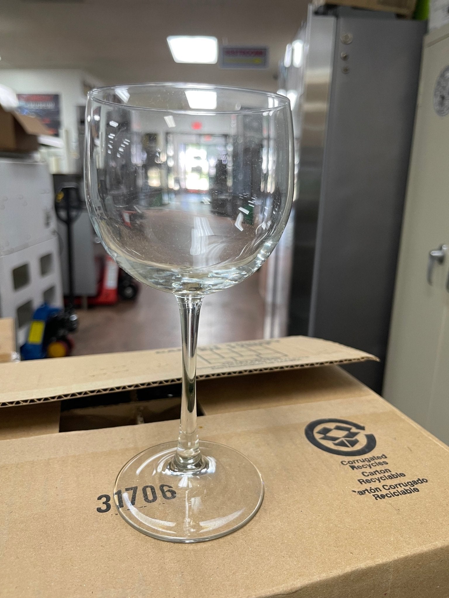 New Libbey® 7503 Vina Case of 12 - 13.5oz Balloon Wine Drinking Glasses - Falcon Restaurant Supply - 1