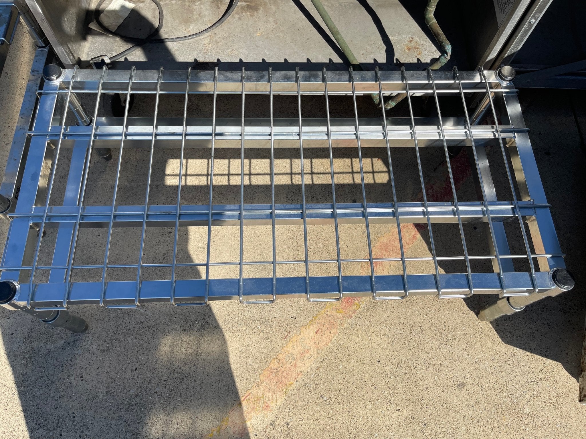 Used 48" x 24" Metro HDP55C Heavy Duty Dunnage Rack with Wire Mat 3000lb Capacity - SS271 - Falcon Restaurant Supply - 3