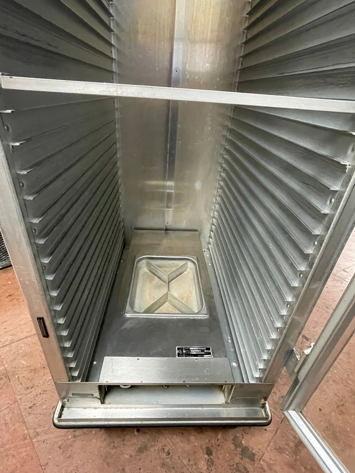 Seco 34 Tray Mobile Full Size Heated Dough Proofer Cabinet - 120V