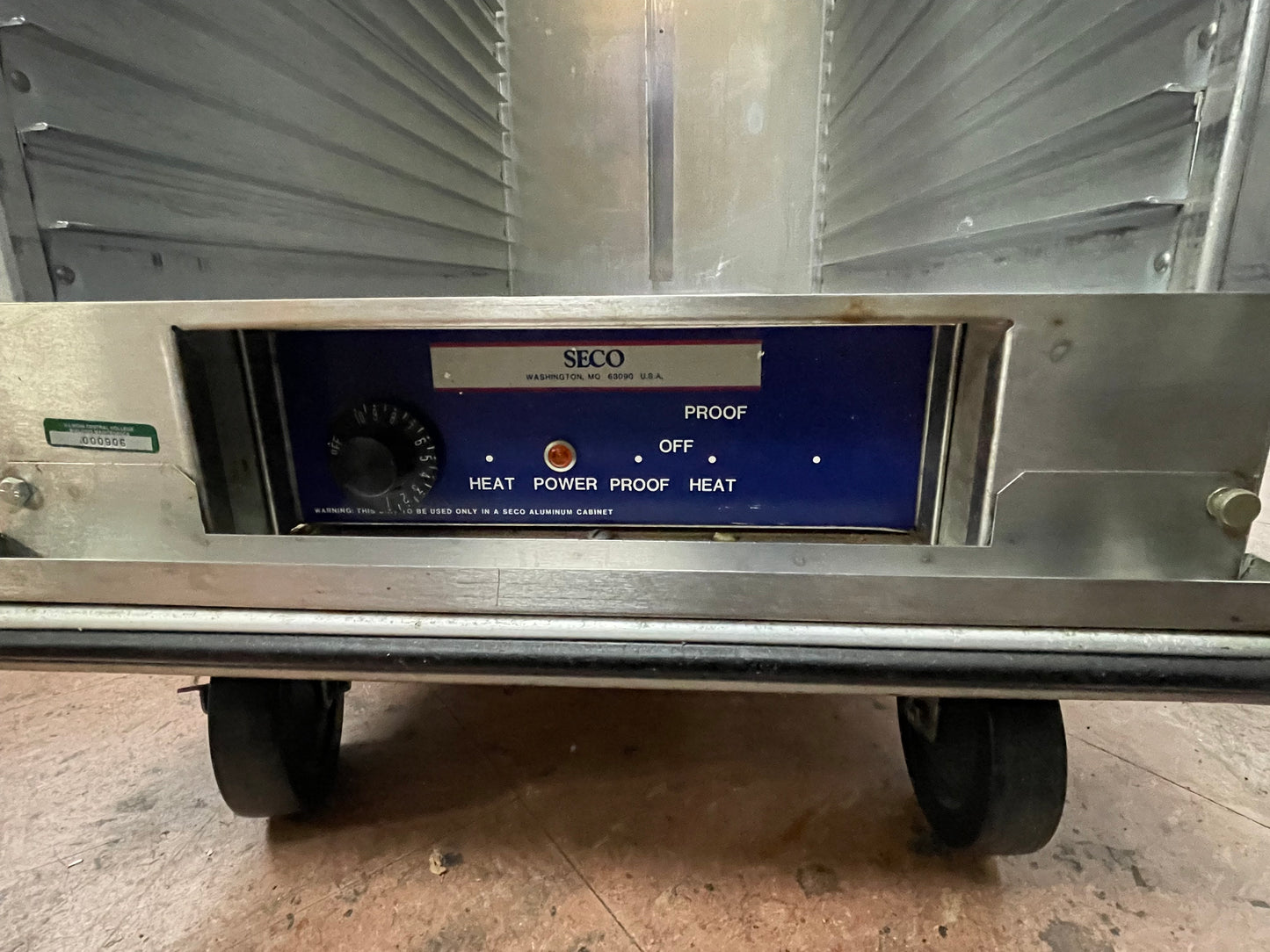 Seco 34 Tray Mobile Full Size Heated Dough Proofer Cabinet - 120V