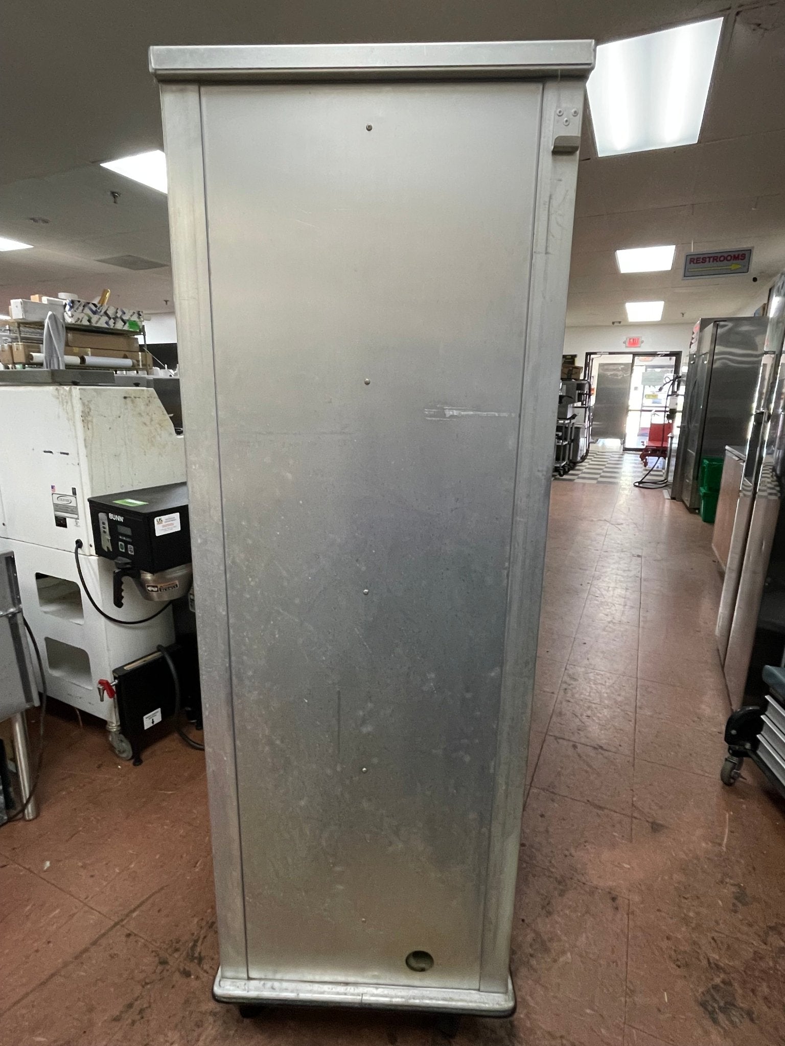 Used Seco 34 Tray Mobile Full Size Heated Humidified Dough Proofer Cabinet - 120V - Falcon Restaurant Supply - 4