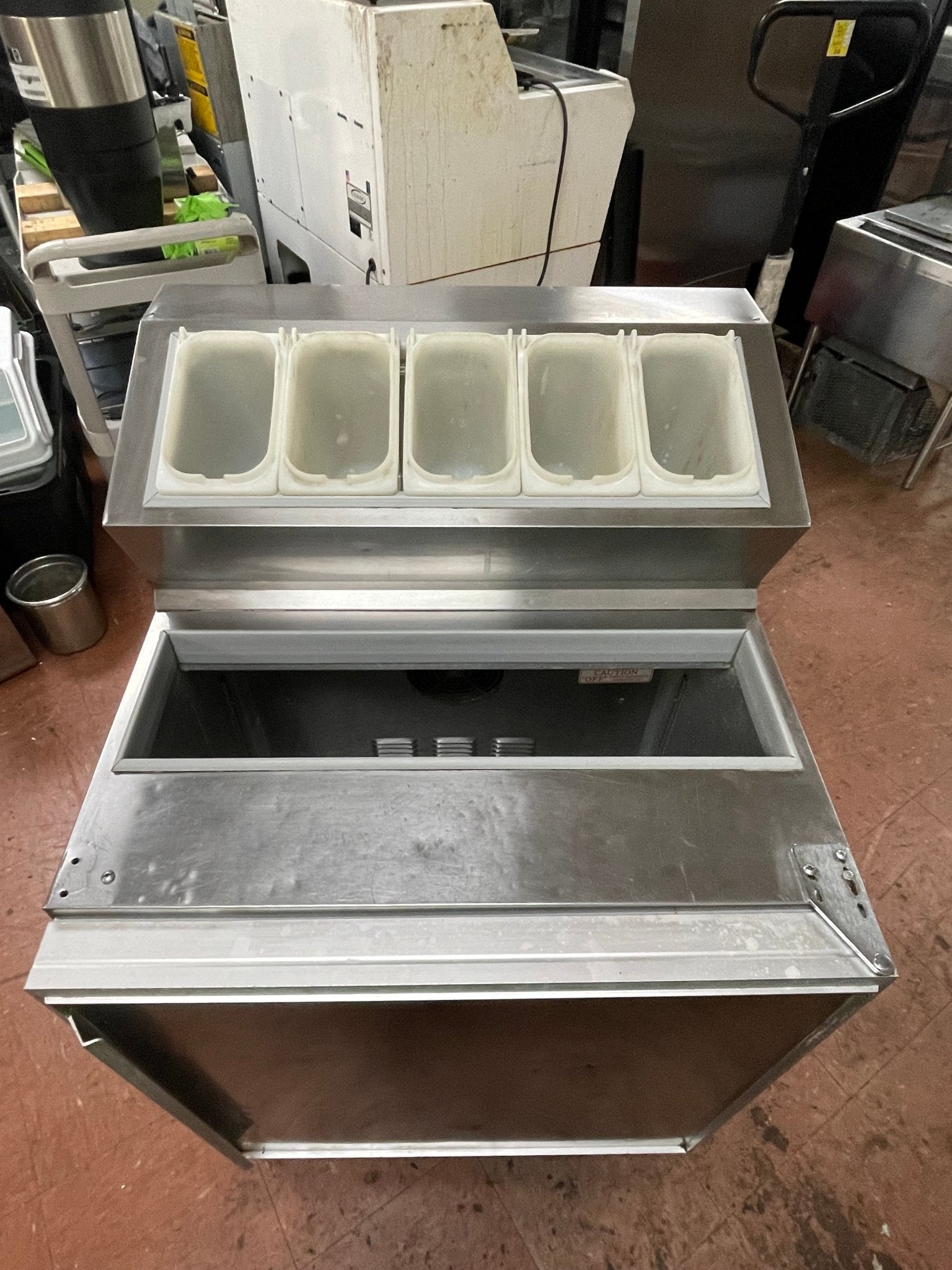 Used Silver King 27" Ice Cream Topping Refrigerated Fountainette Stainless 115v - Falcon Restaurant Supply - 3