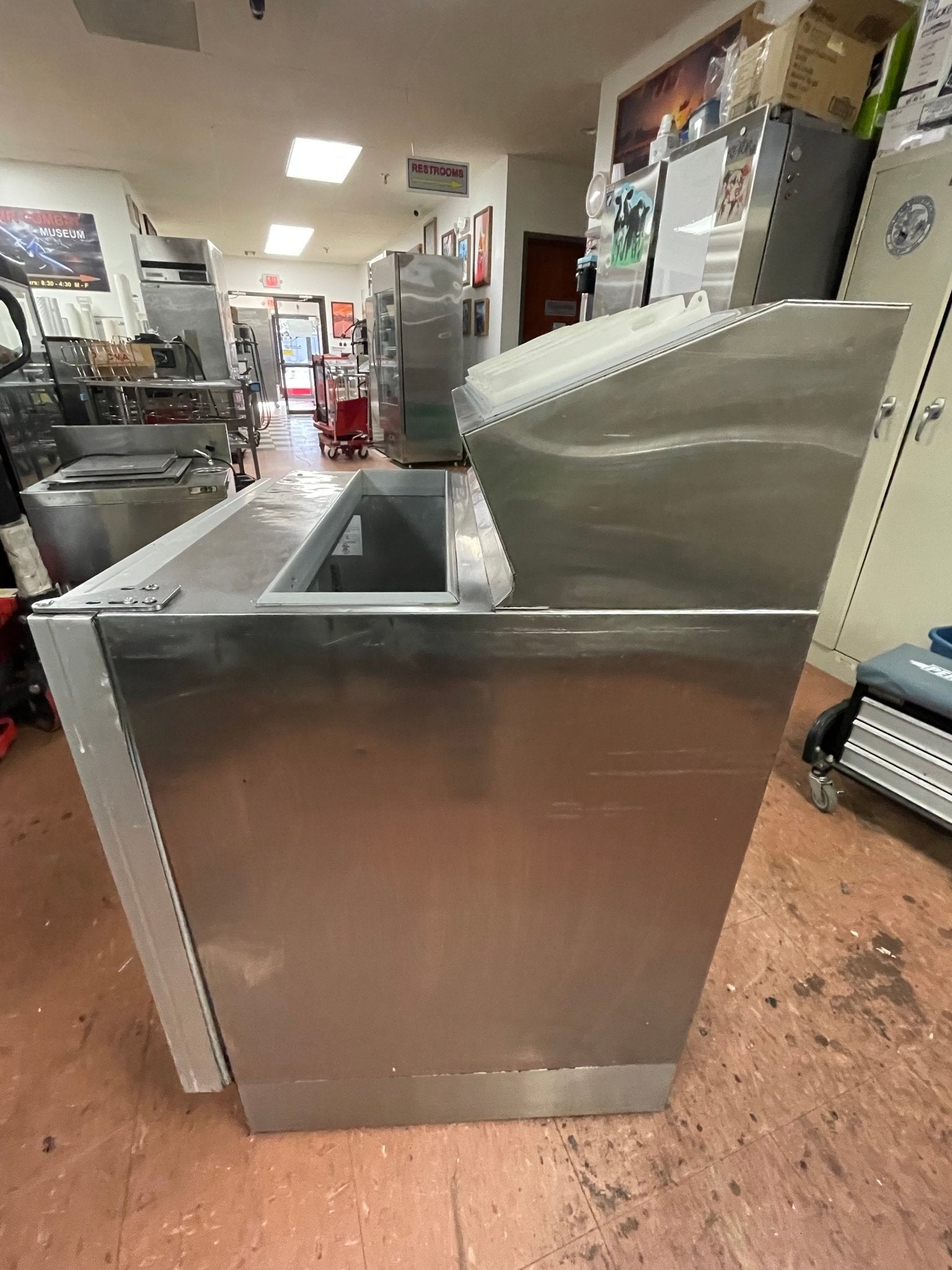 Used Silver King 27" Ice Cream Topping Refrigerated Fountainette Stainless 115v - Falcon Restaurant Supply - 9