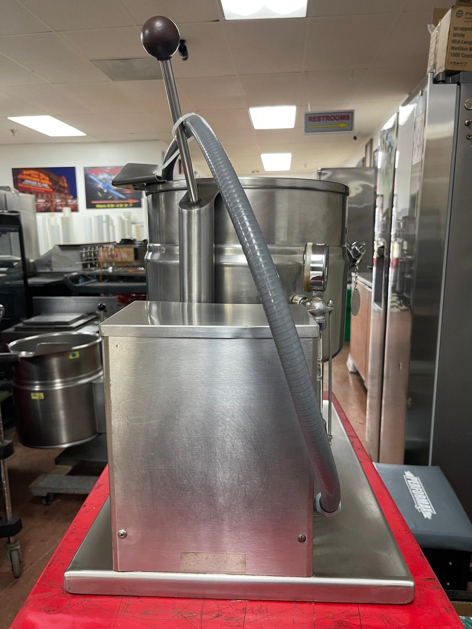 Used Groen TDB/7 - 20 5 Gallon Electric Table Top Tilting Self - Contained Kettle - 240V 3Ph - Falcon Restaurant Supply - 5