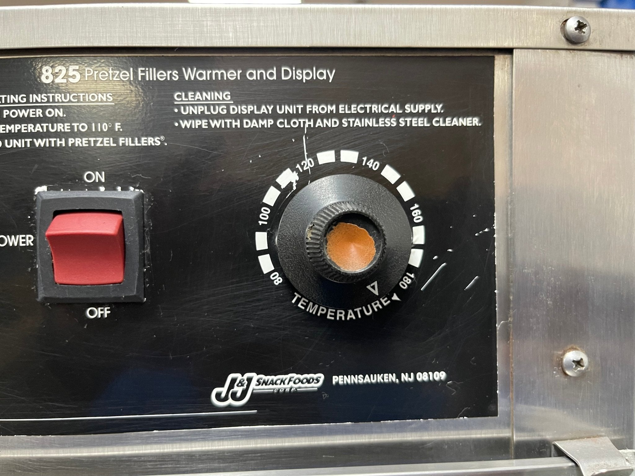 Used Wisco Heated Glass Display Case Lighted Warmer Merchandiser 120V 965 Watts - Falcon Restaurant Supply - 3