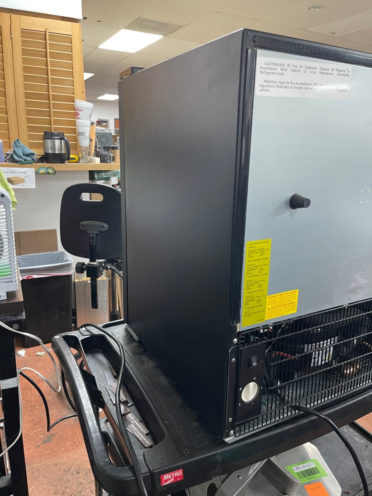 New Hubert HUBM - 3.5RBA 4.1 cu ft Refrigerated Lighted Merchandiser 120V - Falcon Restaurant Supply - 8