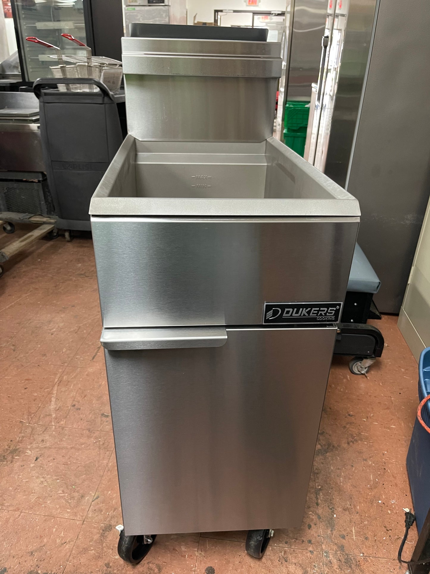 Used Dukers DCF4-NG Natural Gas Floor Fryer with 4 Tube Burners 50lbs 120,000 BTU on Casters