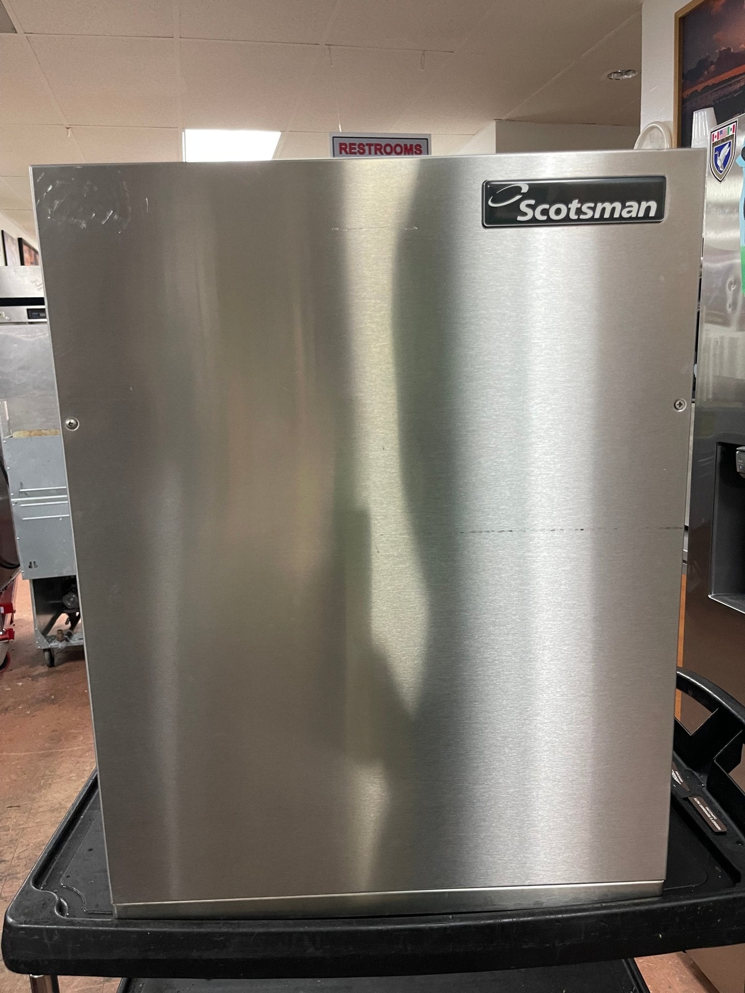 Used 22" Scotsman FME804RLS Remote Condenser Nugget Ice Machine Maker Head 115V - Shed - Falcon Restaurant Supply - 1