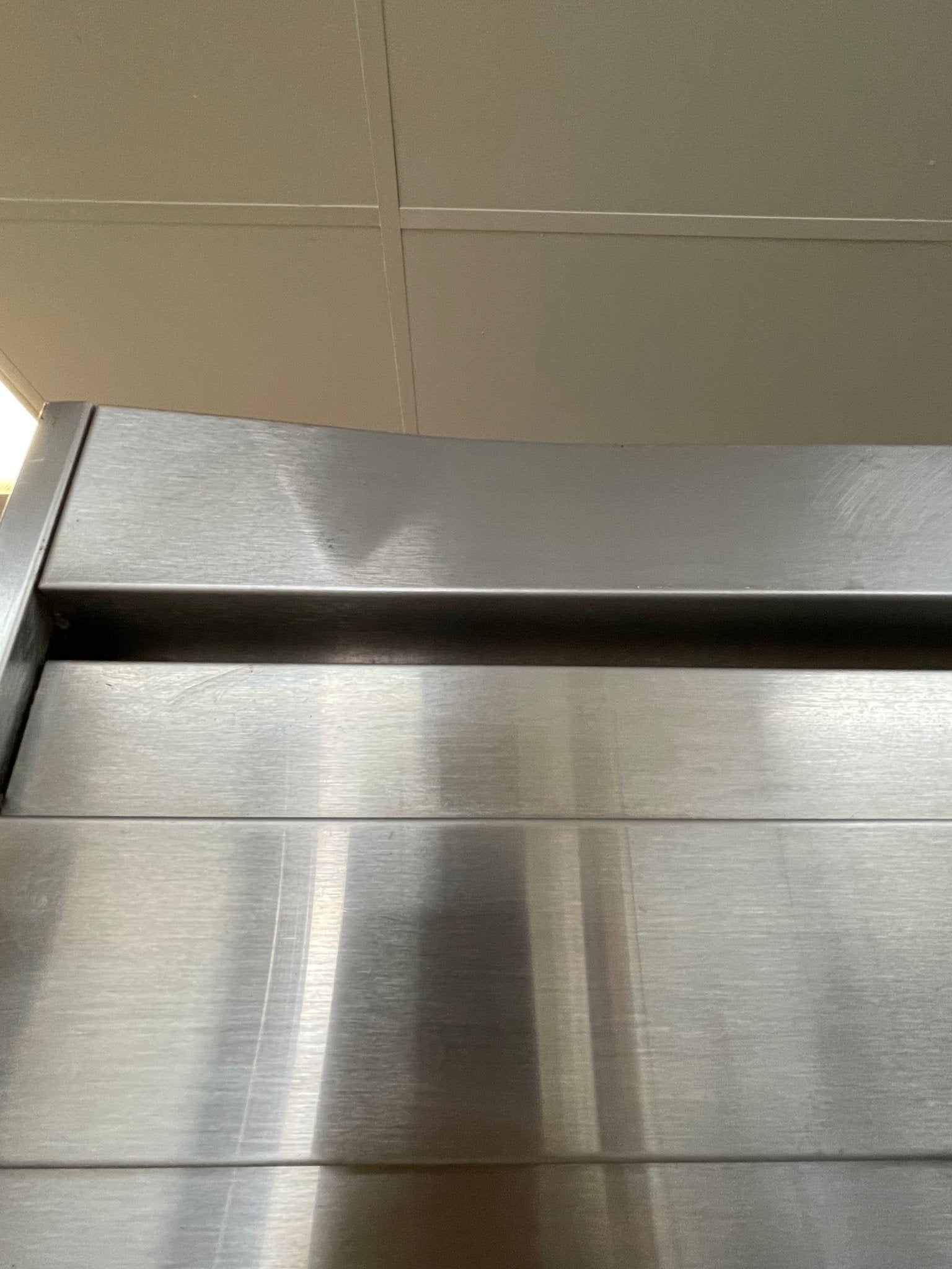 Used Beverage - Air ER48 - 1AHG Stainless Glass 4 Door Top Mounted Reach - in Refrigerator 120V - Falcon Restaurant Supply - 2