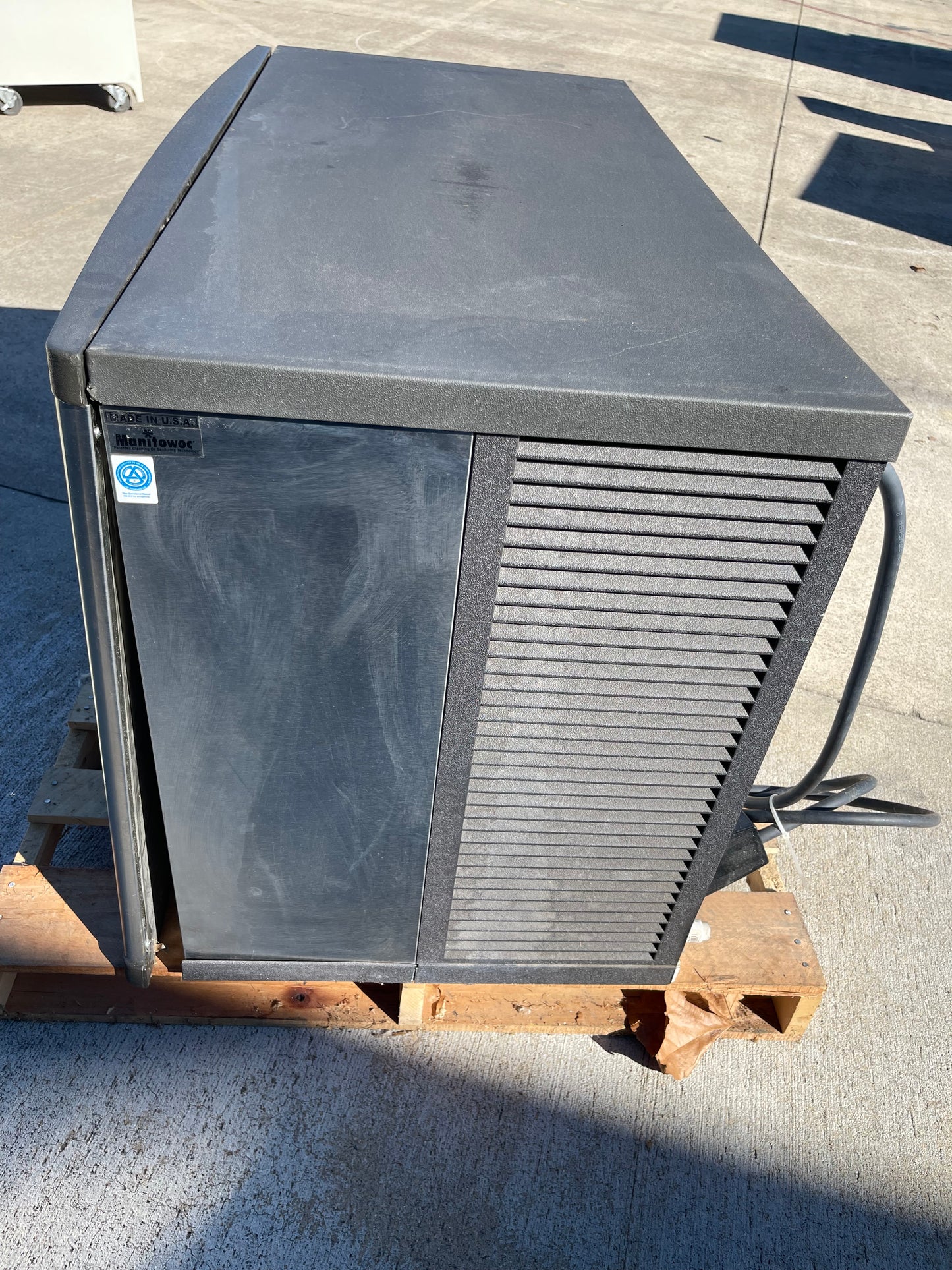 Used Manitowoc QY1305W Water Cooled Ice Maker Machine Head 220V 1370lbs of Ice Per Day - WH - 2