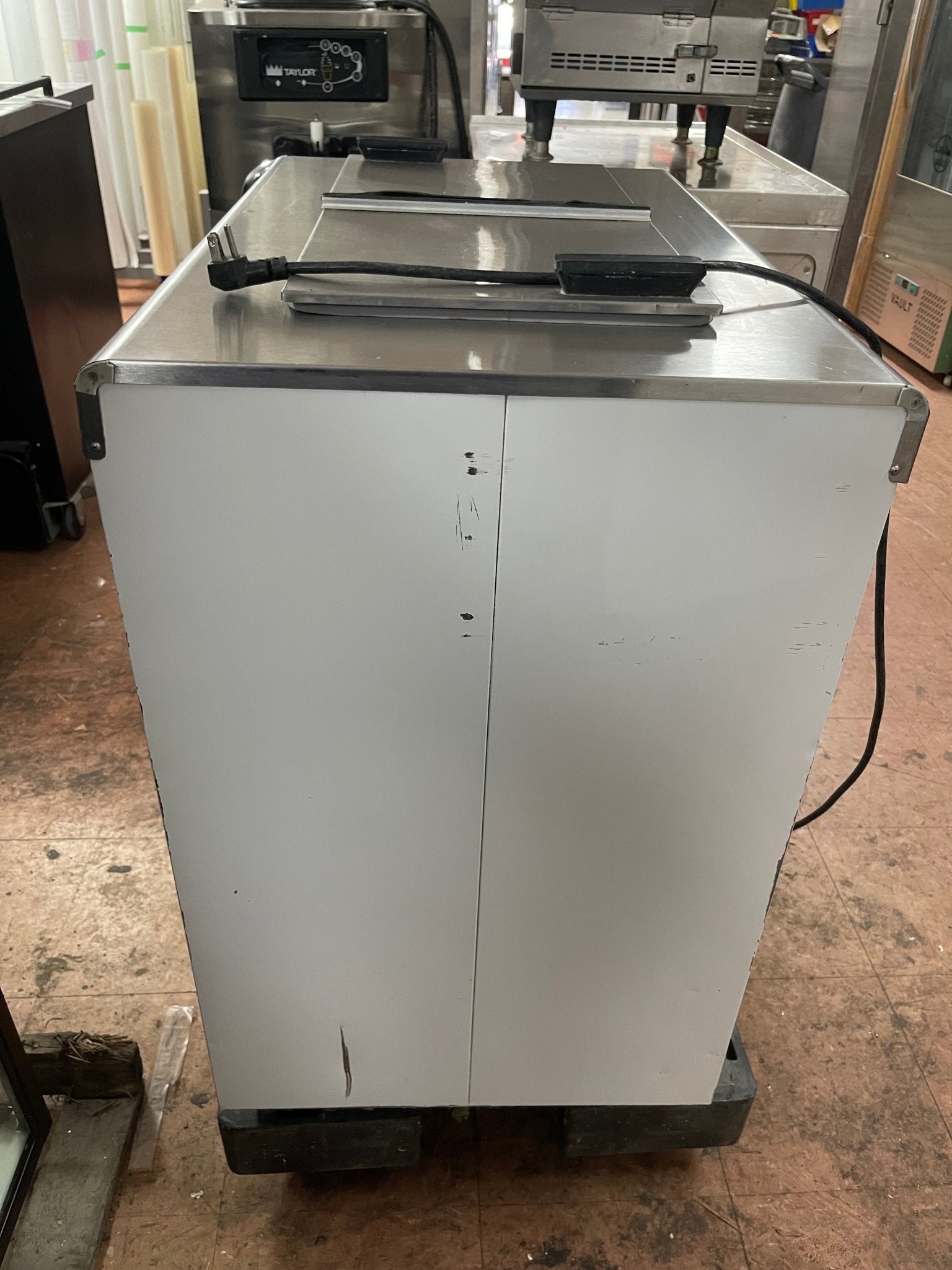 Used Excellence Industries HFF - 2HC 31 1/2" Ice Cream Freezer Dipping Cabinet w/ 4 Tub Capacity - White, 115v - Falcon Restaurant Supply - 4