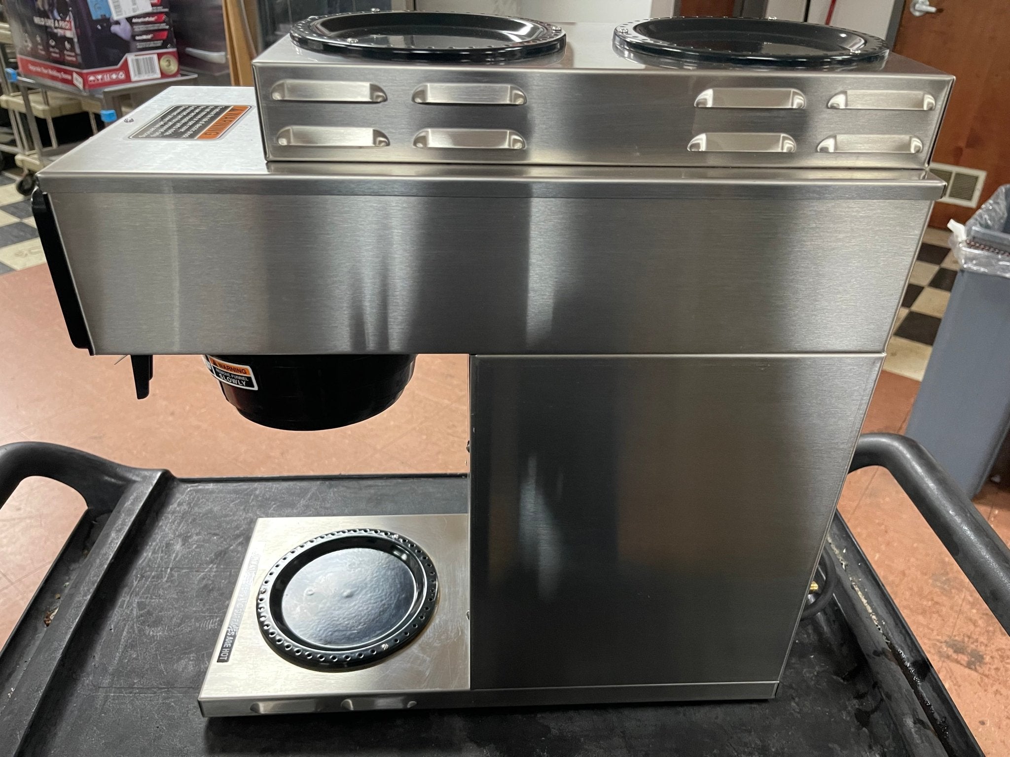 Used BUNN AXIOM® DV - 3 Dual Voltage 12 Cup Coffee Brewer Machine with 3 Warmers 120V - Shir - Falcon Restaurant Supply - 5