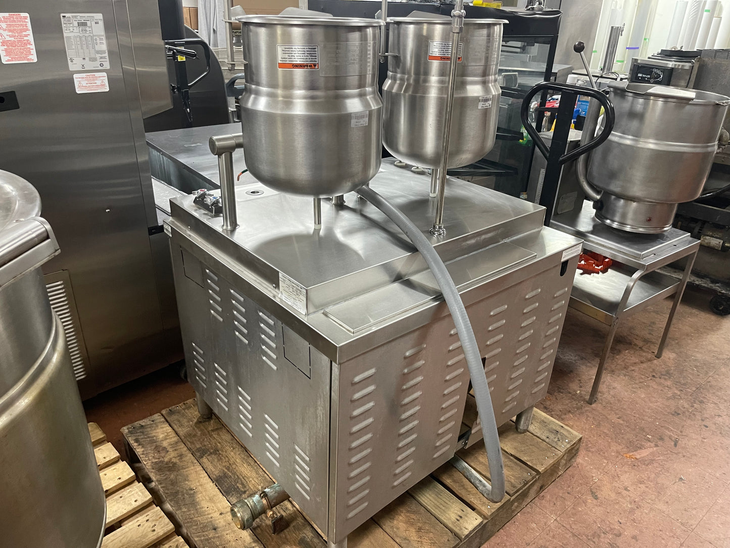 Used 2018 36" Market Forge MT6T6E Dual 6gal SS Tilting Steam Kettles w/Cabinet 208V 3Ph