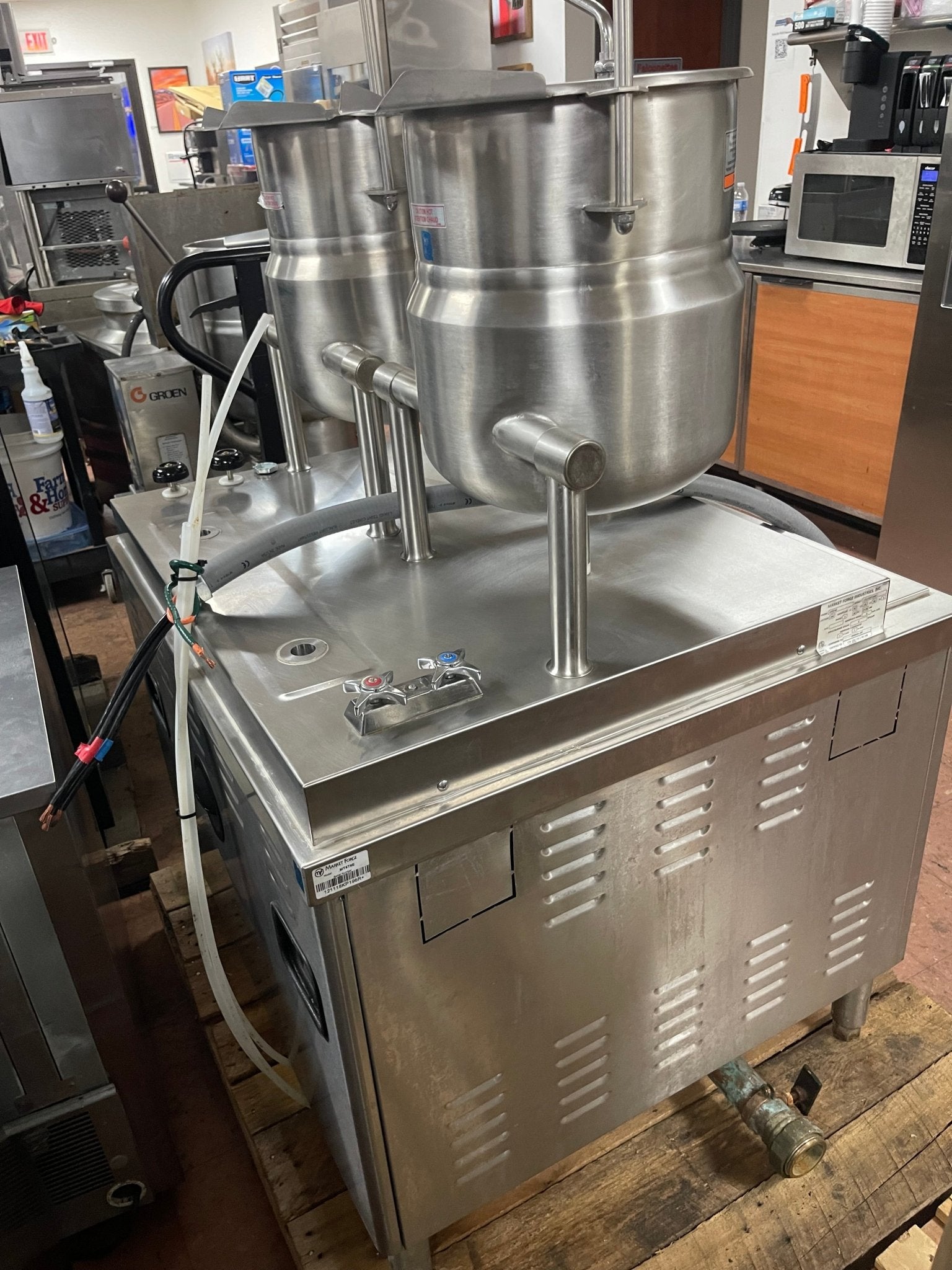 Used 2018 36" Market Forge MT6T6E Dual 6gal SS Tilting Steam Kettles w/ Cabinet 208V 3Ph - Falcon Restaurant Supply - 4