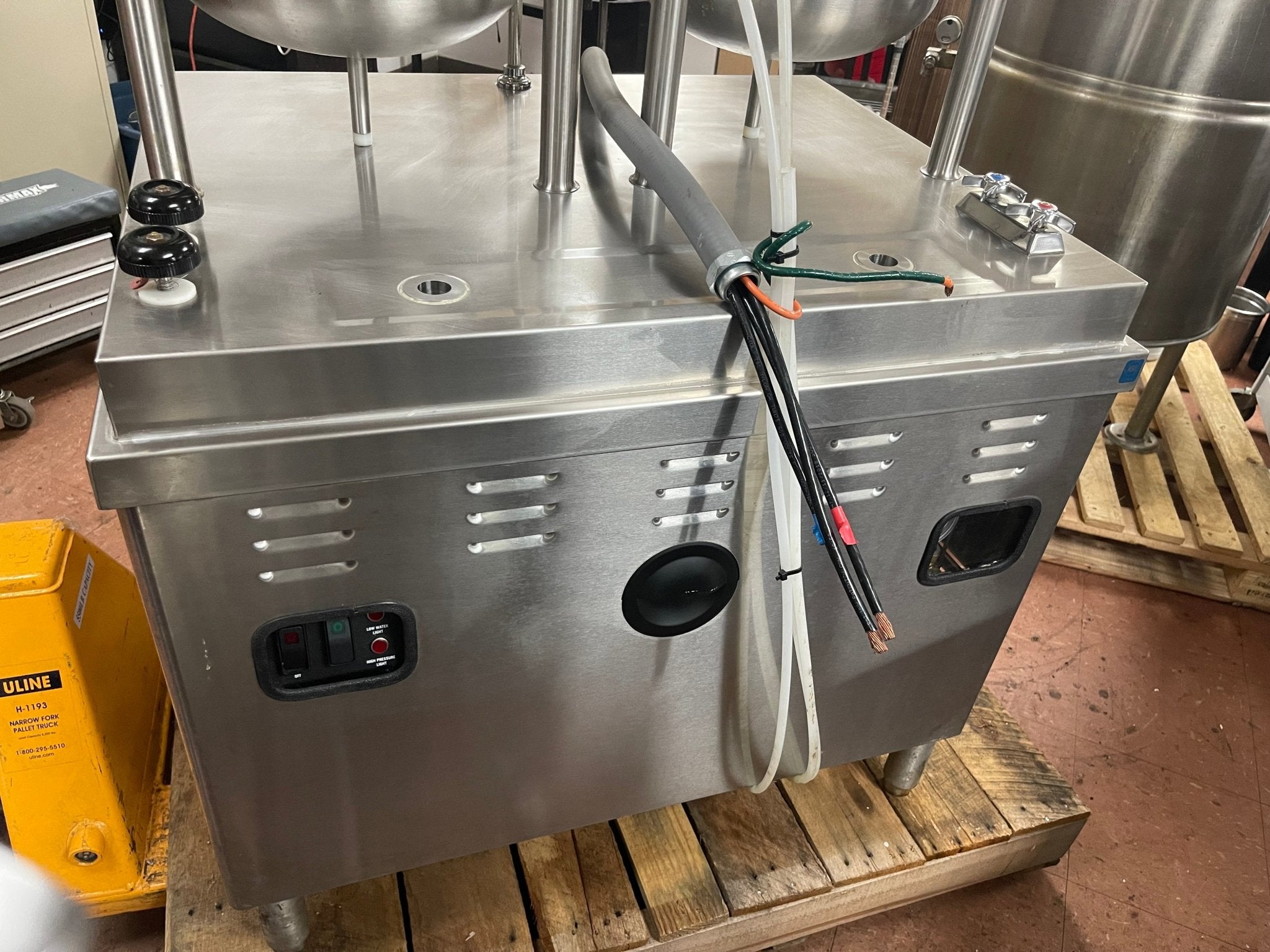 Used 2018 36" Market Forge MT6T6E Dual 6gal SS Tilting Steam Kettles w/ Cabinet 208V 3Ph - Falcon Restaurant Supply - 10