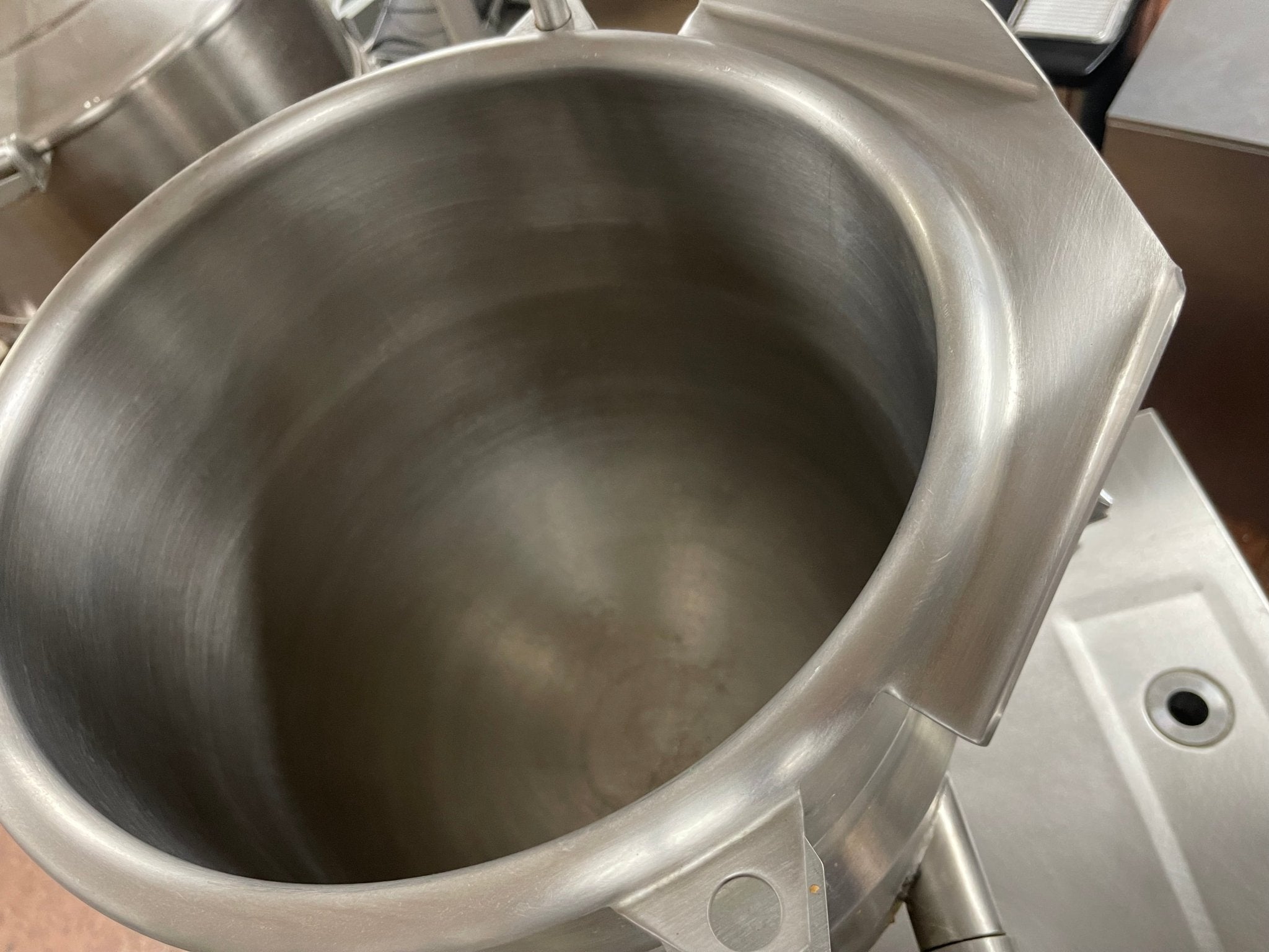 Used 2018 36" Market Forge MT6T6E Dual 6gal SS Tilting Steam Kettles w/ Cabinet 208V 3Ph - Falcon Restaurant Supply - 6