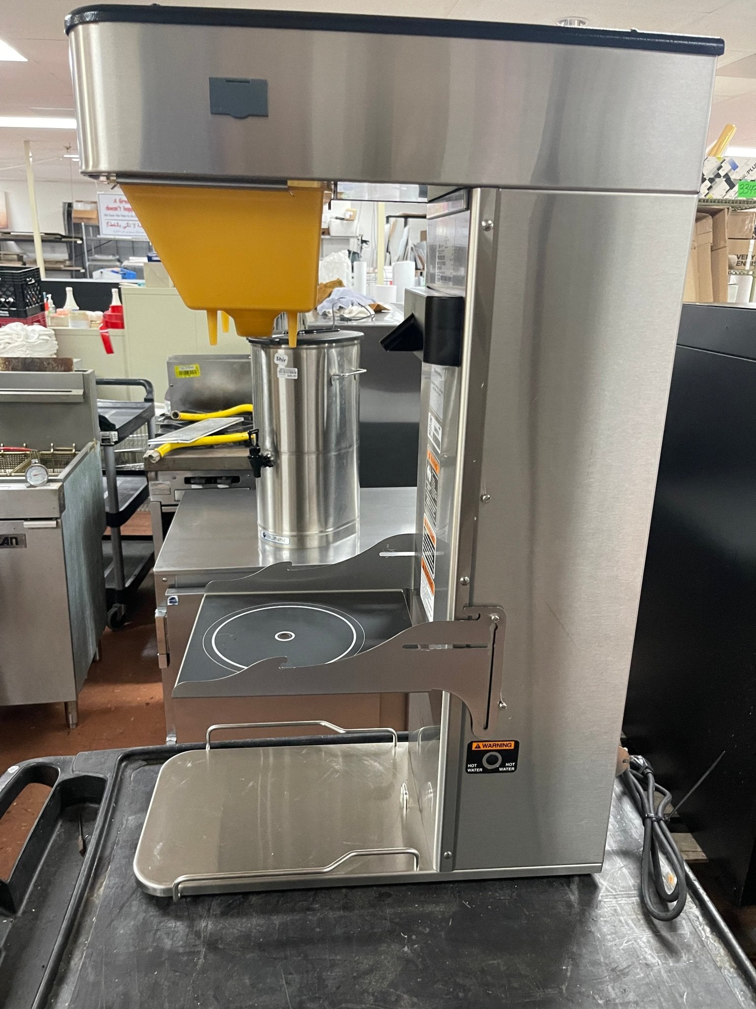 Used Bunn 52200.0102 ITCB - DV Infusion Coffee and Iced Tea Brewer Machine with Shelf 120V - Shir - Falcon Restaurant Supply - 3