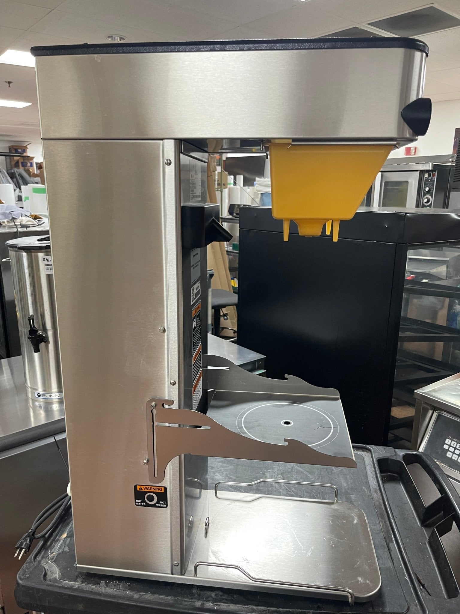 Used Bunn 52200.0102 ITCB - DV Infusion Coffee and Iced Tea Brewer Machine with Shelf 120V - Shir - Falcon Restaurant Supply - 4