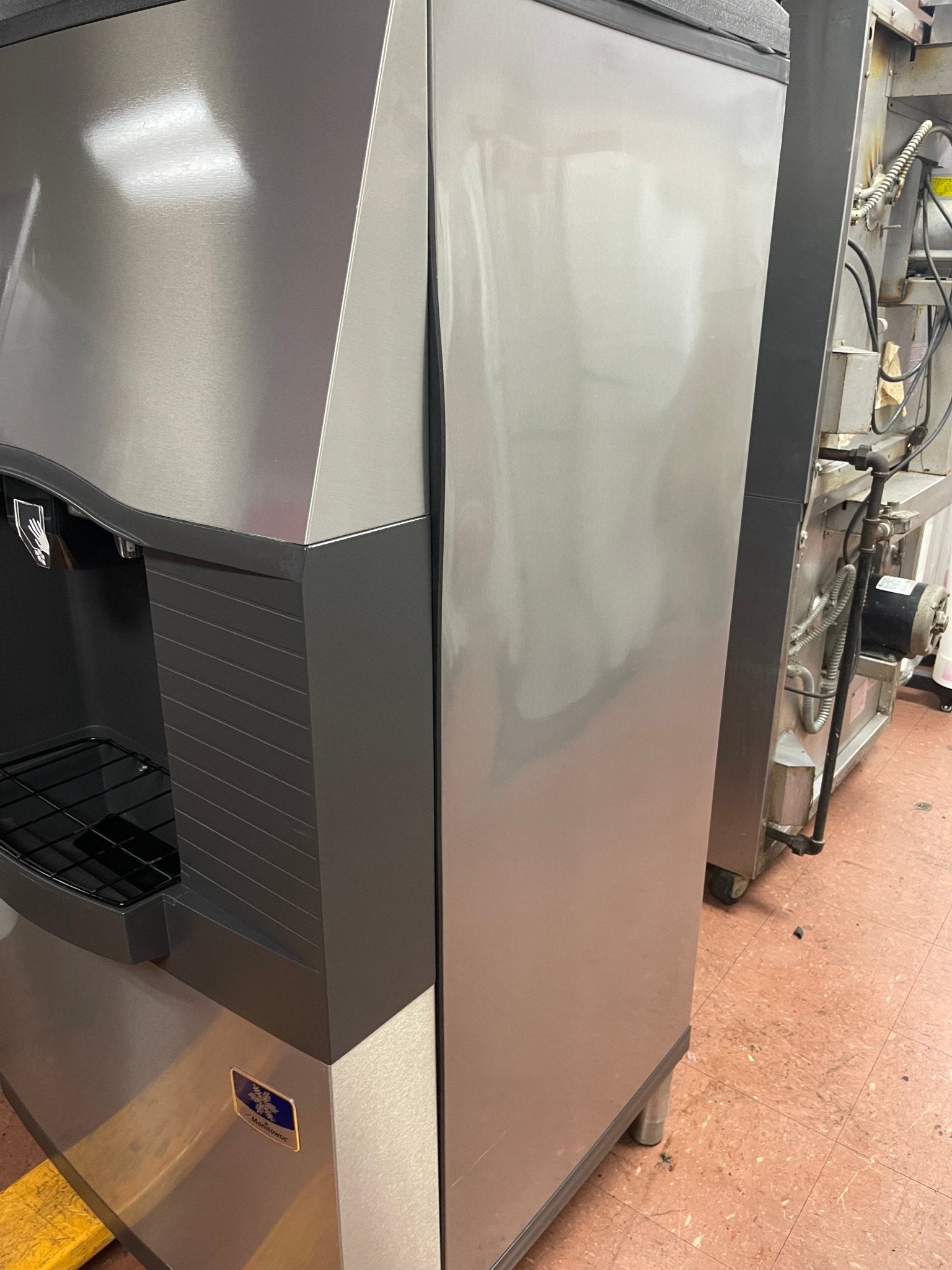 Used 30" Manitowoc SFA - 291 Stainless Hotel Ice Dispenser Bin with Water Dispenser - 180lb 120V - Falcon Restaurant Supply - 4