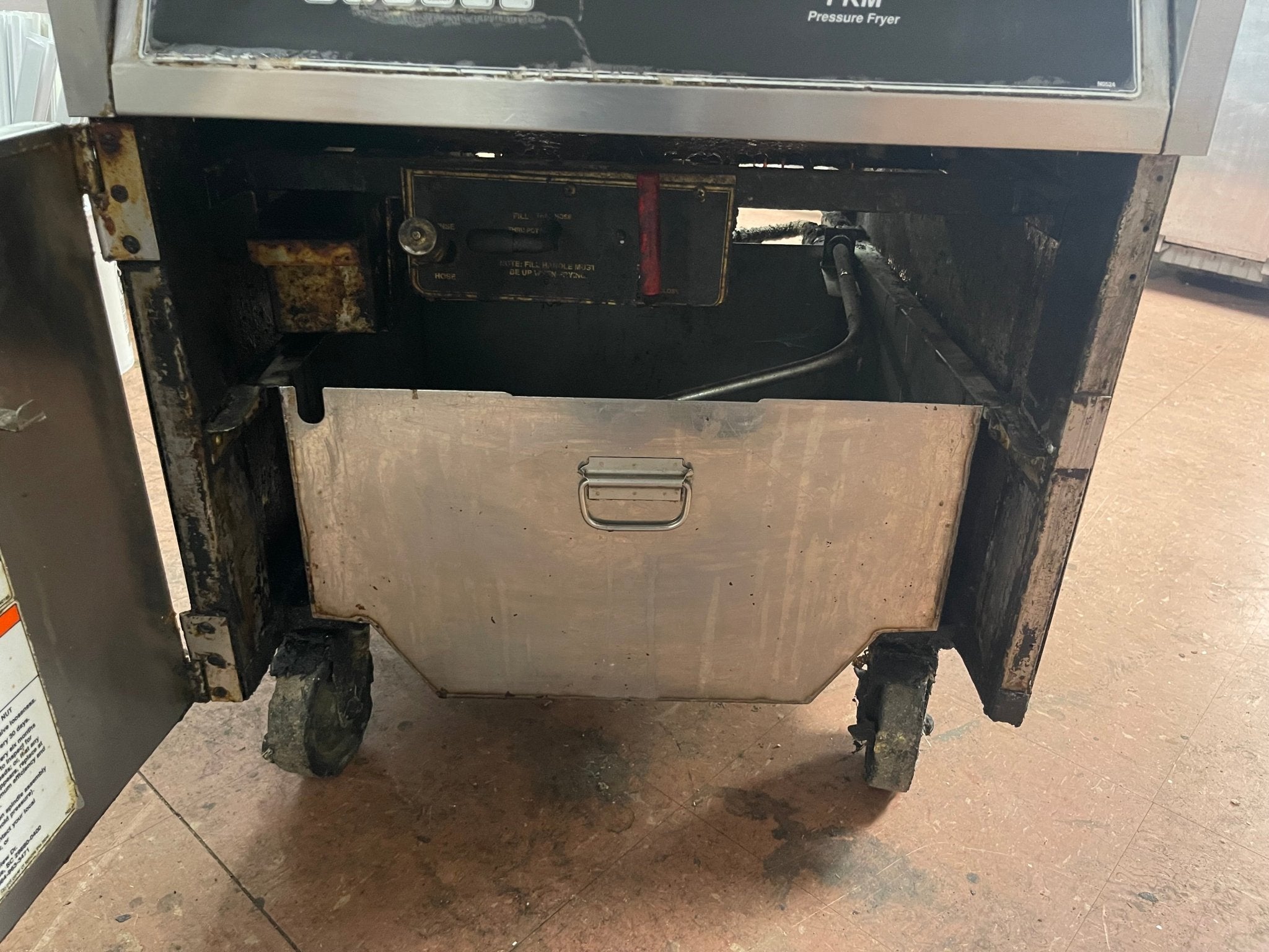 Used BKI FKM - FC Electric Extra Large Volume Pressure Fryer Broaster 75lb 208V 3Ph - Falcon Restaurant Supply - 4