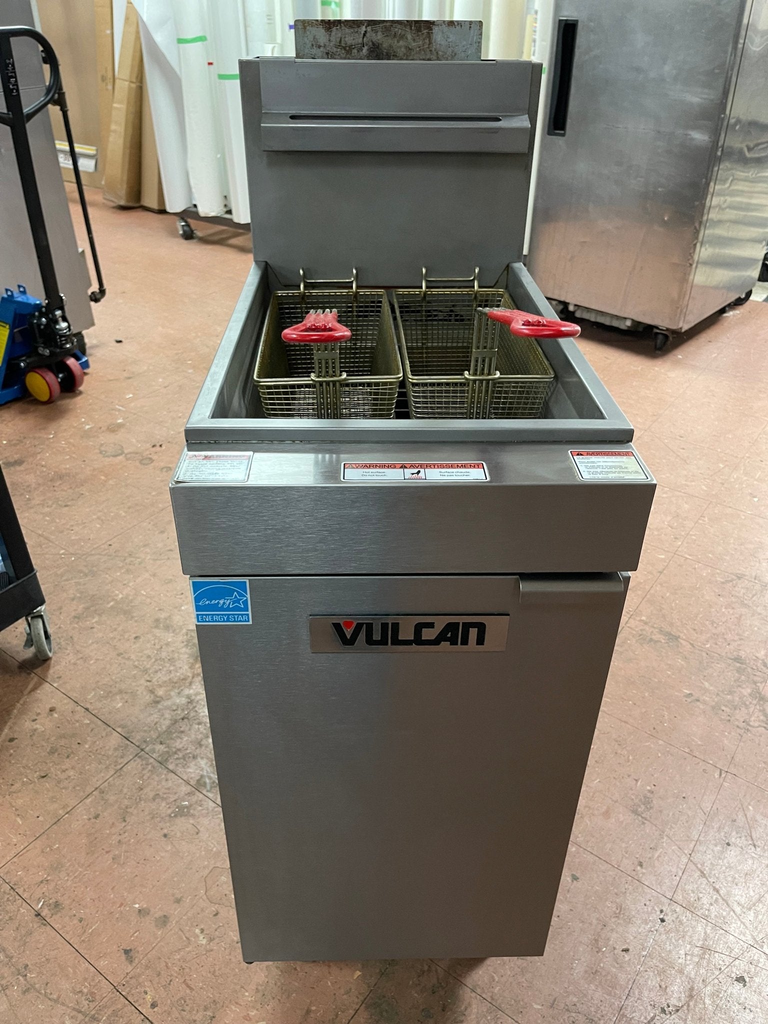 Used Vulcan 1VEG35M - 1 Natural Gas 35 - 40 lb. Floor Fryer with Millivolt Controls - 70,000 BTU - Falcon Restaurant Supply - 1