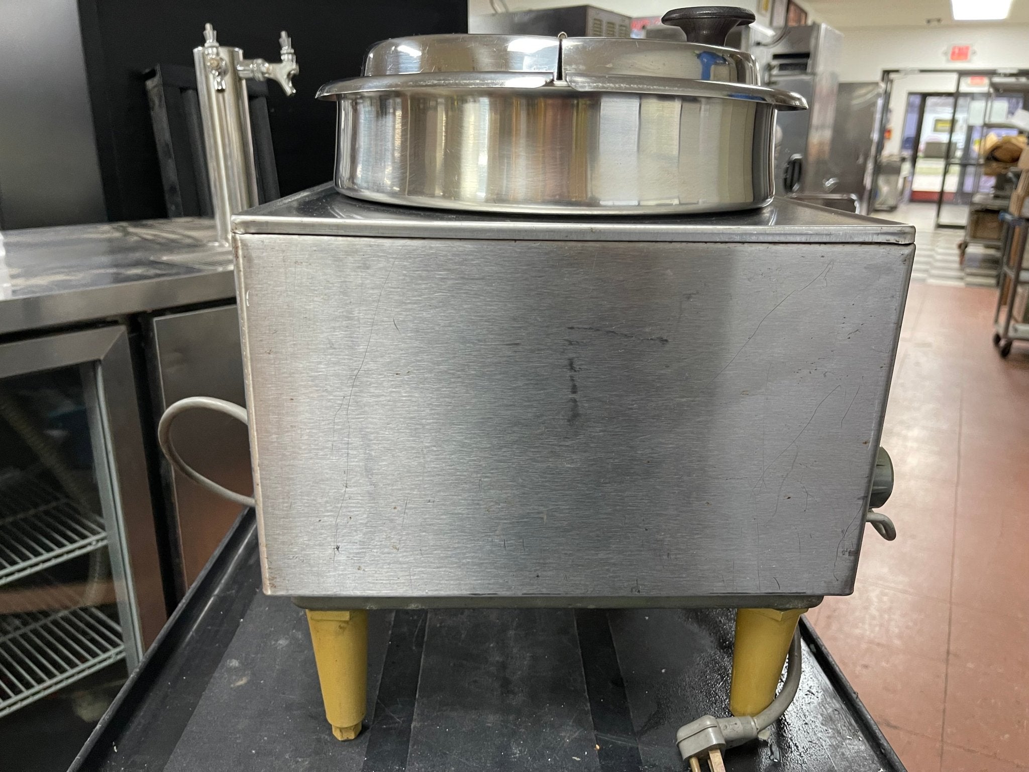 Used Wells HW - 10 11qt Cook N Hold Soup Warmer w/ Thermostatic Controls 120V - Falcon Restaurant Supply - 5