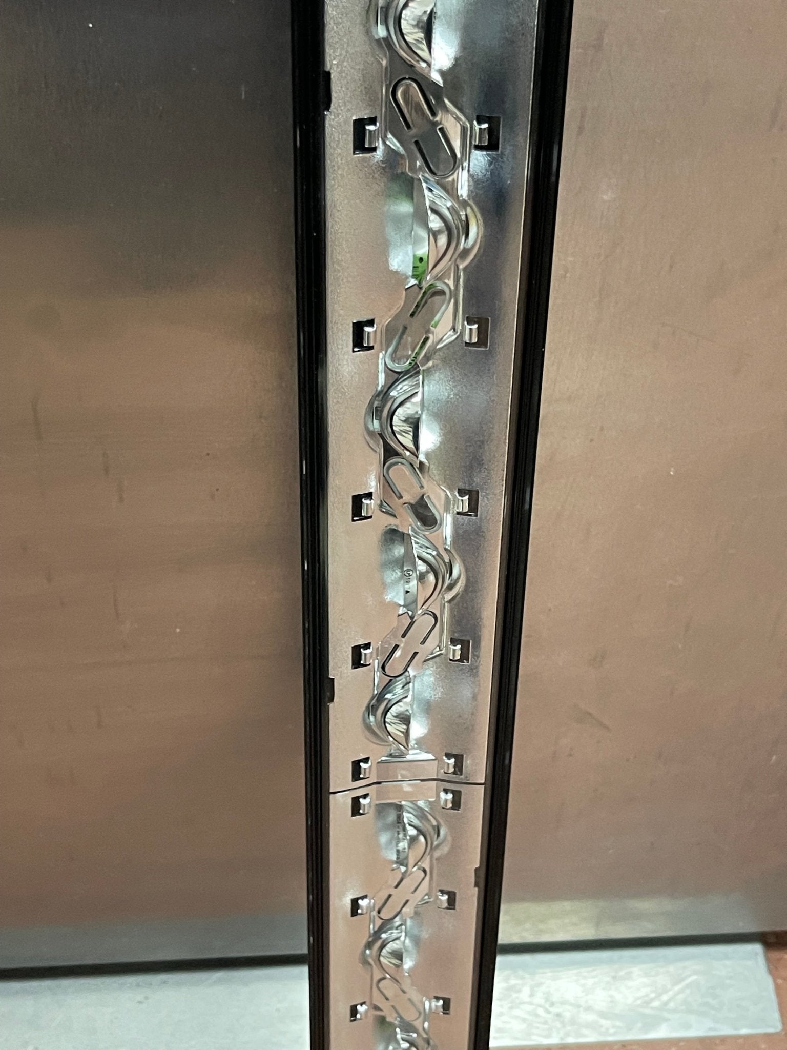 New GE - LT306041CTR - SY Center LED Light Bar for Refrigerated Merchandiser Displays - Falcon Restaurant Supply - 3