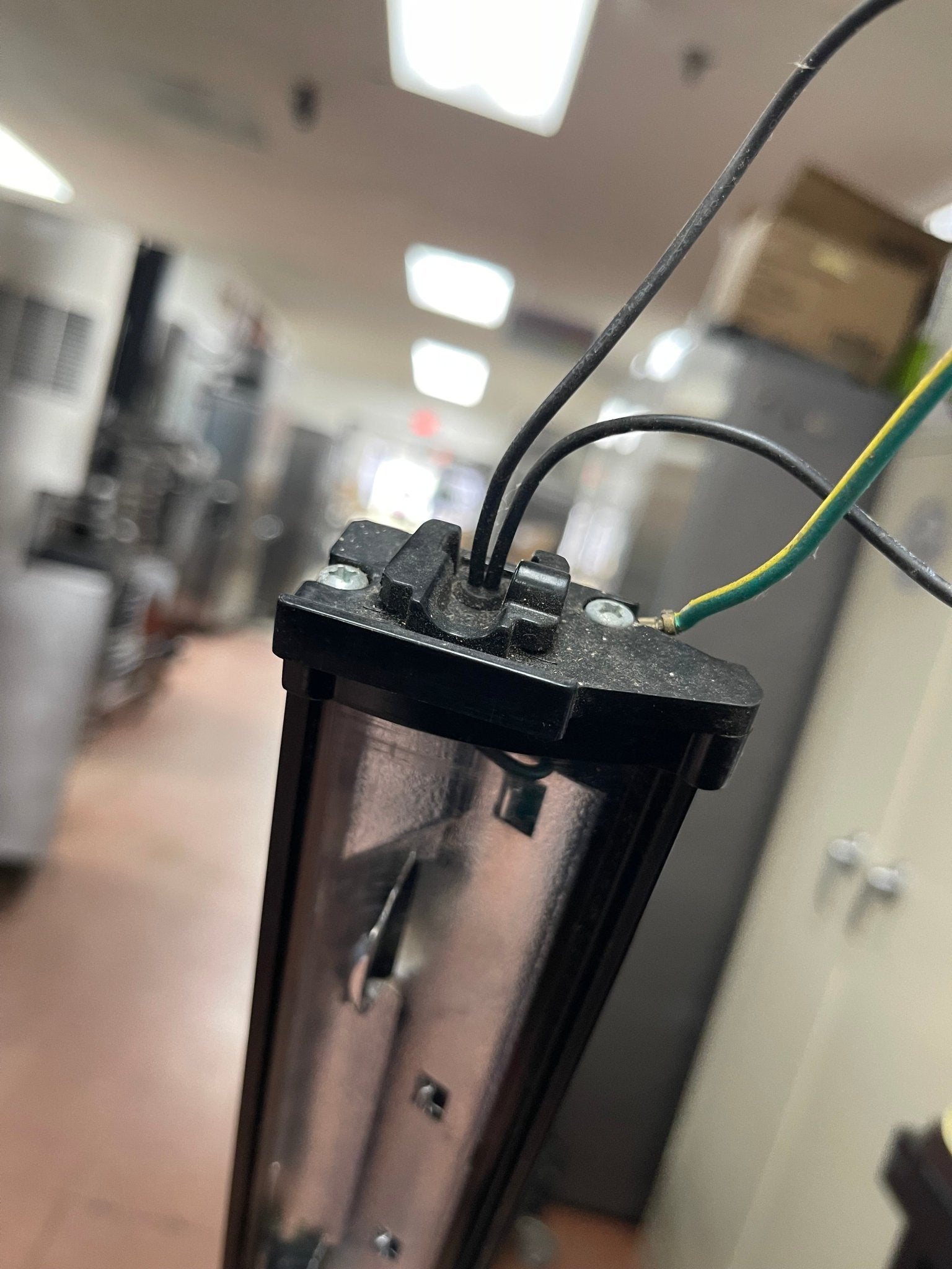 New GE - LT306041EDL - SB Left LED Light Bar for Refrigerated Merchandiser Displays - Falcon Restaurant Supply - 7