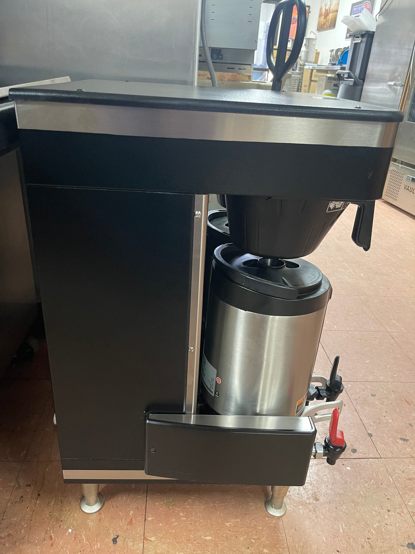 Used Bunn 51200.0100 Infusion Series Stainless/Black Twin Automatic Coffee Brewer 120/240V