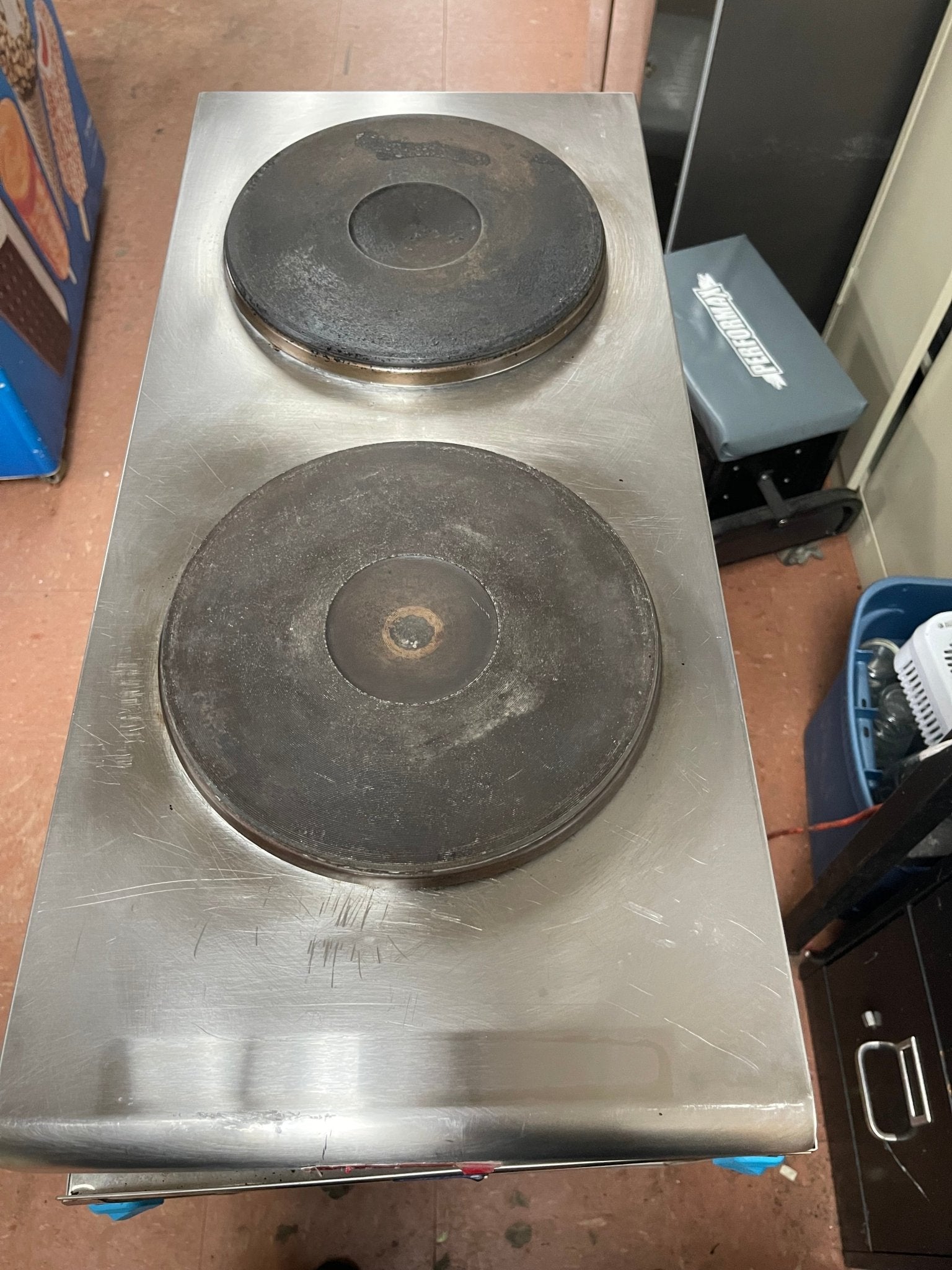 Used 12" Star - Max 502FF Two Element Countertop Electric Hot Plate 208/240, 1PH - Falcon Restaurant Supply - 2