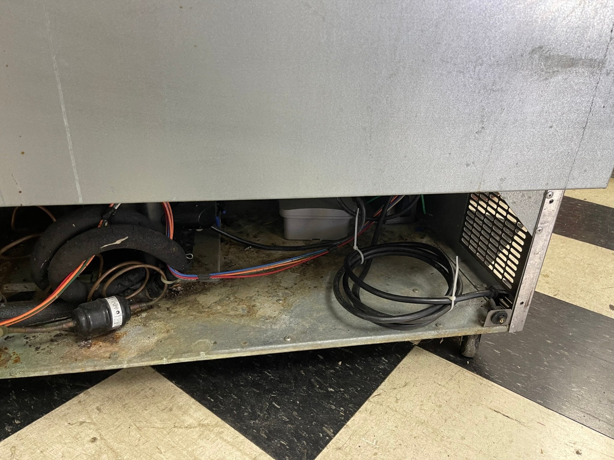 Used Glastender MF48 - SF2 Under bar Commercial Glass/Mug Froster 48"W X 24"D 120V - Falcon Restaurant Supply - 11